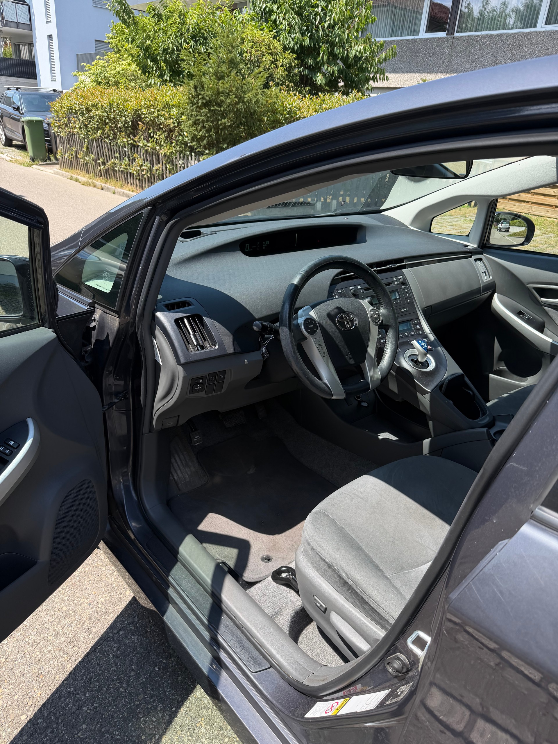 TOYOTA Prius 1.8 16V HSD Sol Premium/ FRISCH AB MFK. 24. 06. 2026. & SERVICE-image-9