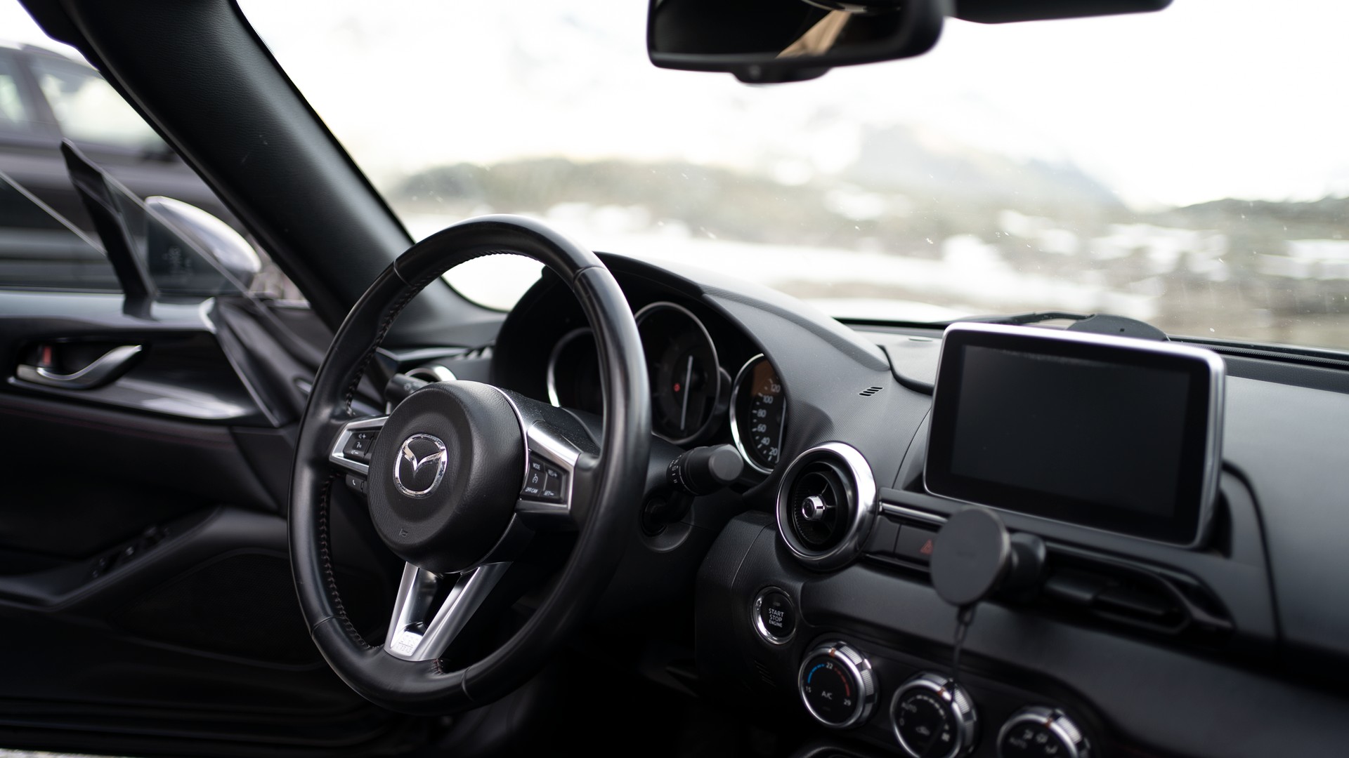 MAZDA 2.0 Revolution-image-3