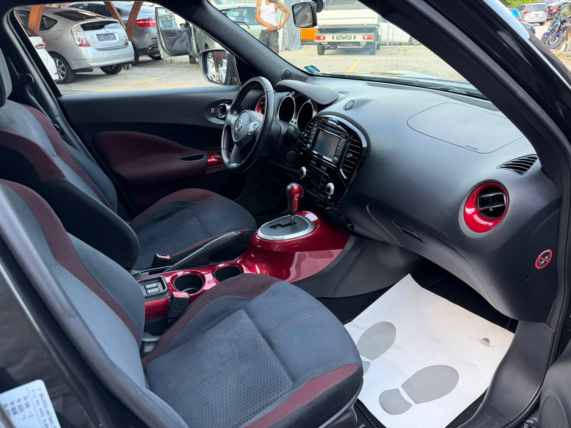 NISSAN Juke 1.6 DIG-T tekna 4x4 Xtronic M-CVT-image-8