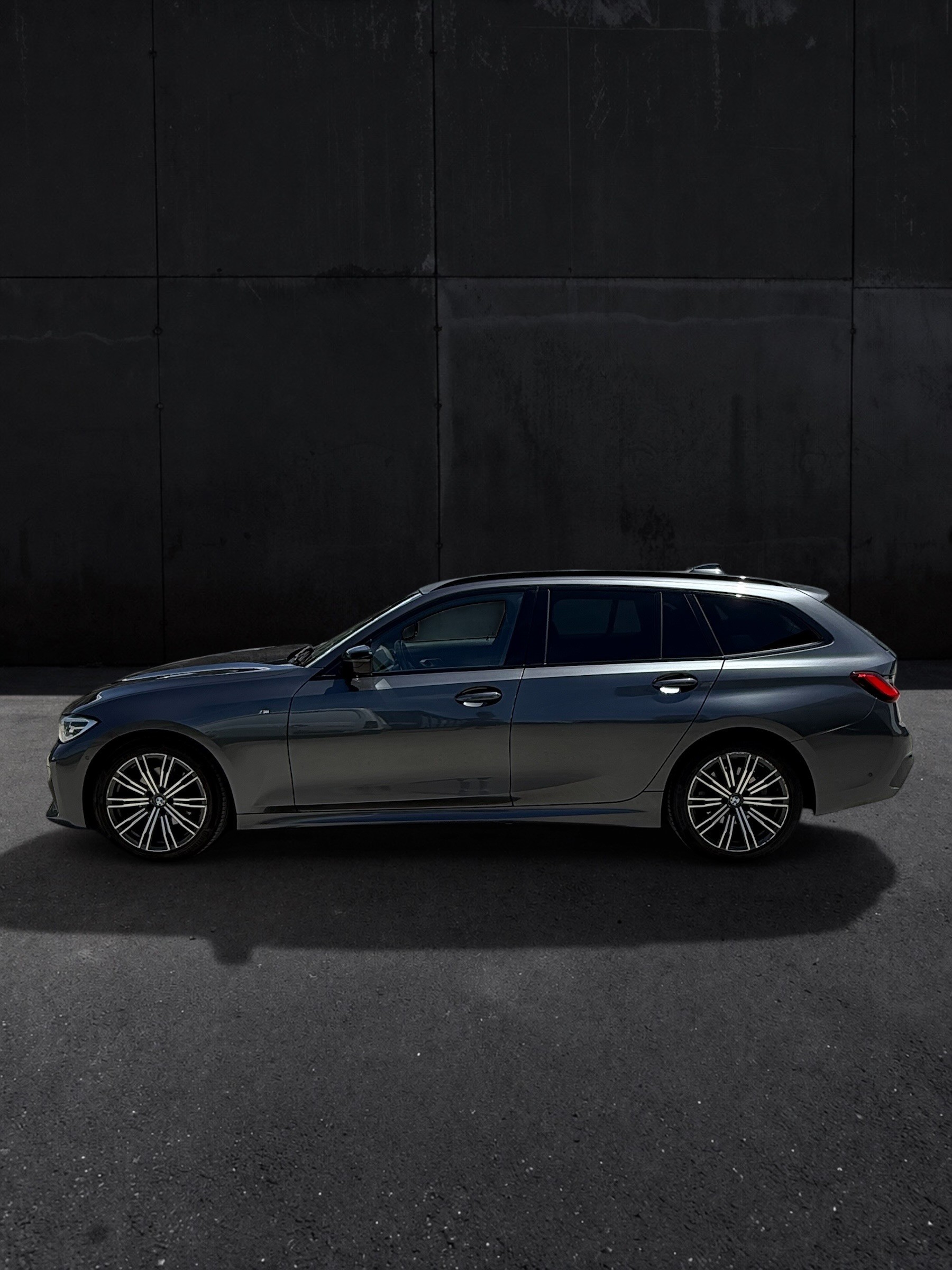 BMW 320d xDrive 48V Touring M Sport Steptronic-image-2