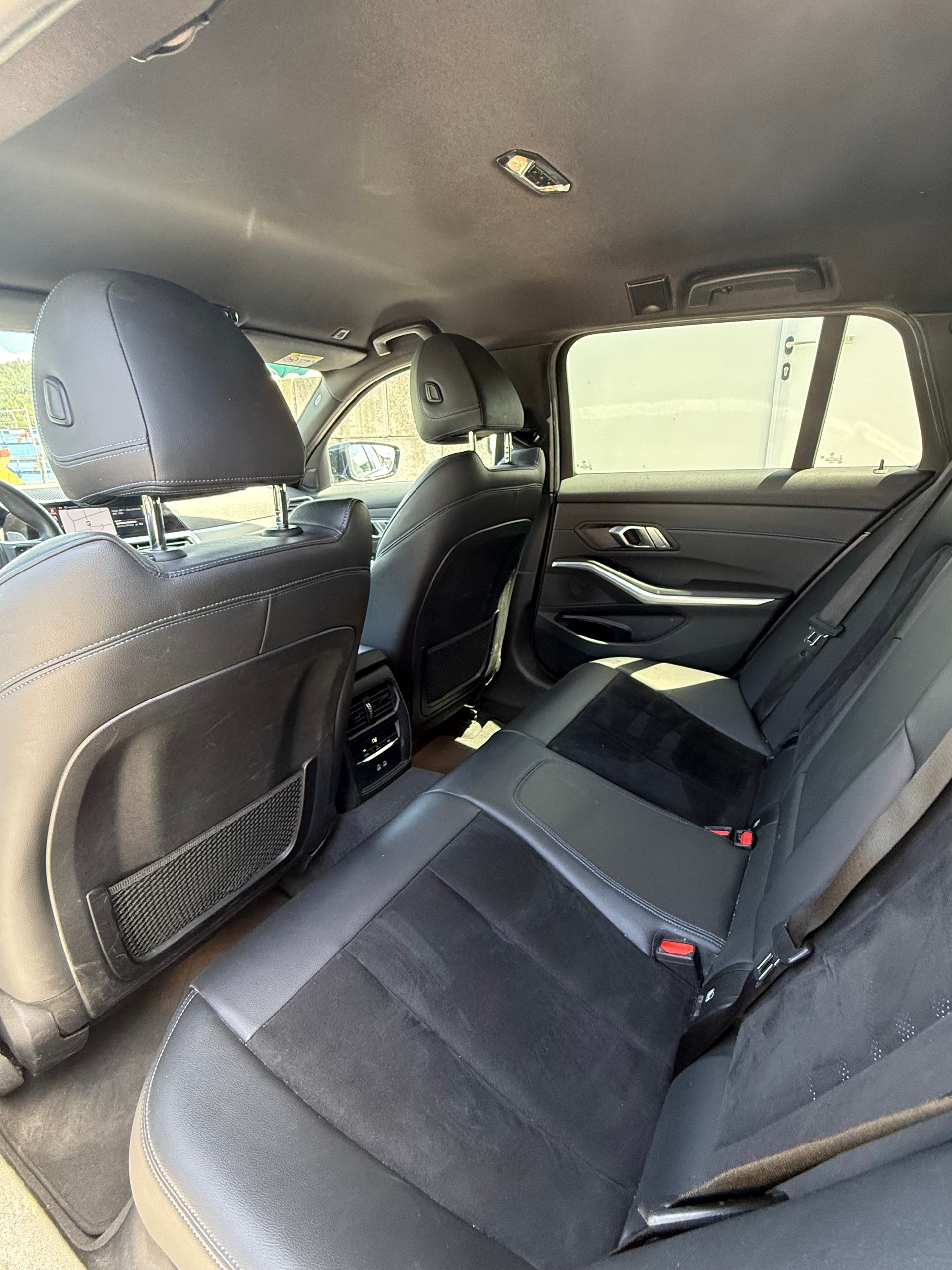 BMW 320d xDrive 48V Touring M Sport Steptronic-image-6