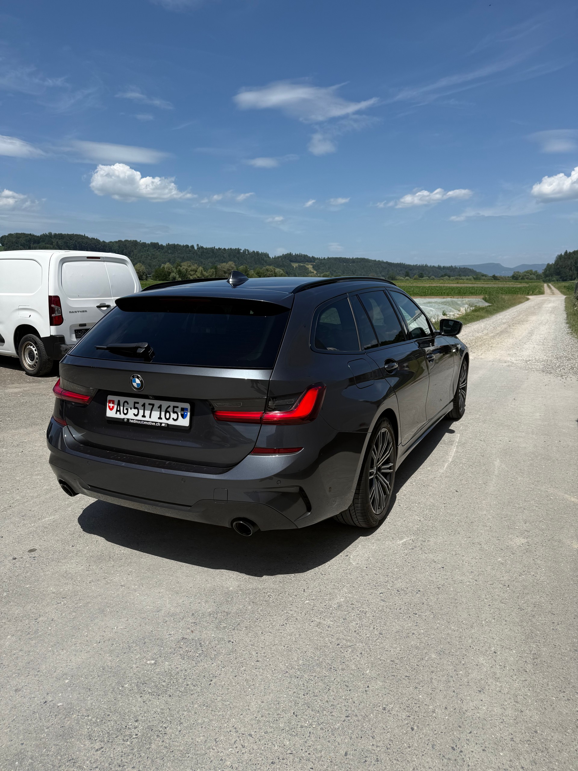 BMW 320d xDrive 48V Touring M Sport Steptronic-image-4