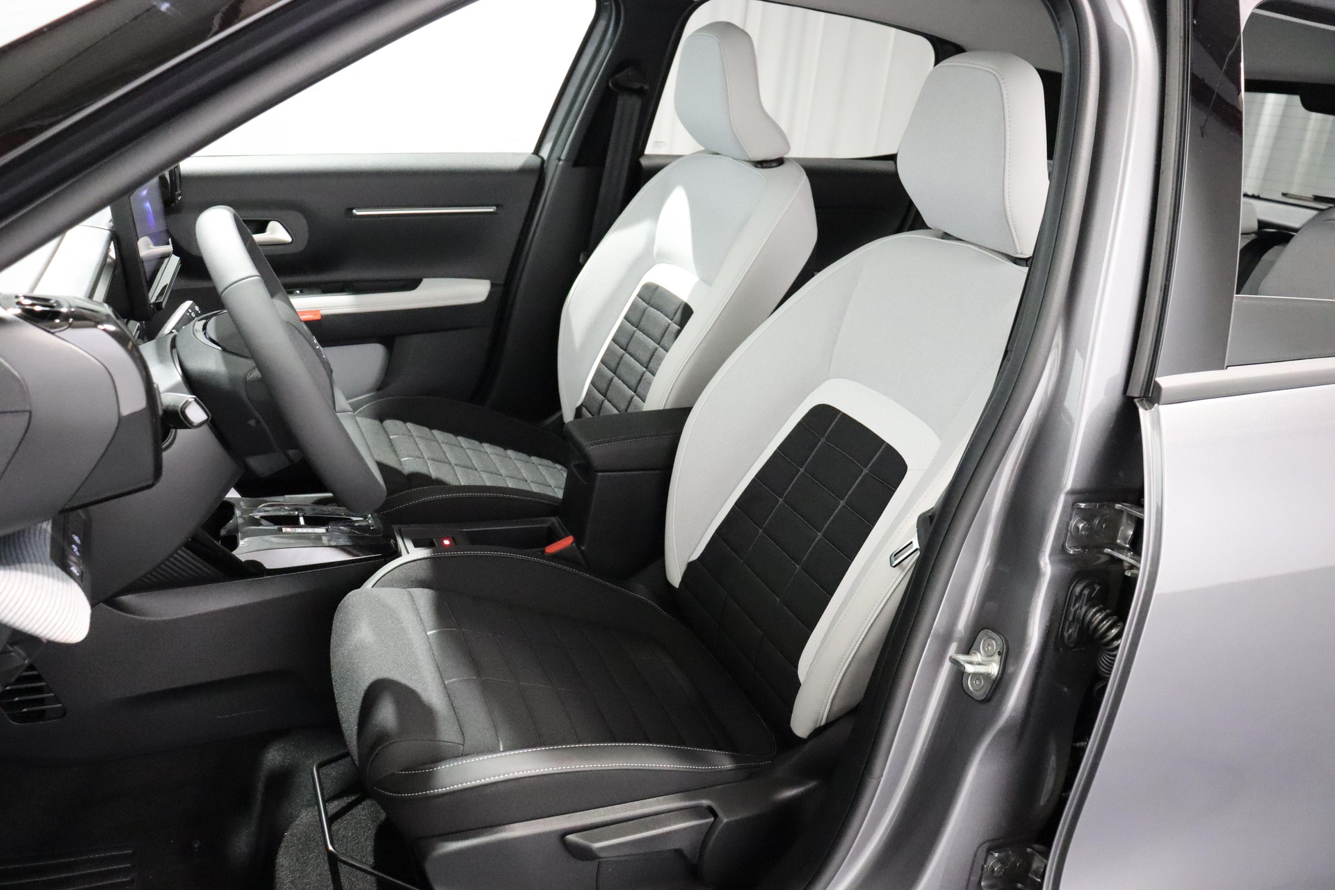 CITROEN C3 1.2 Hybrid Plus-image-3