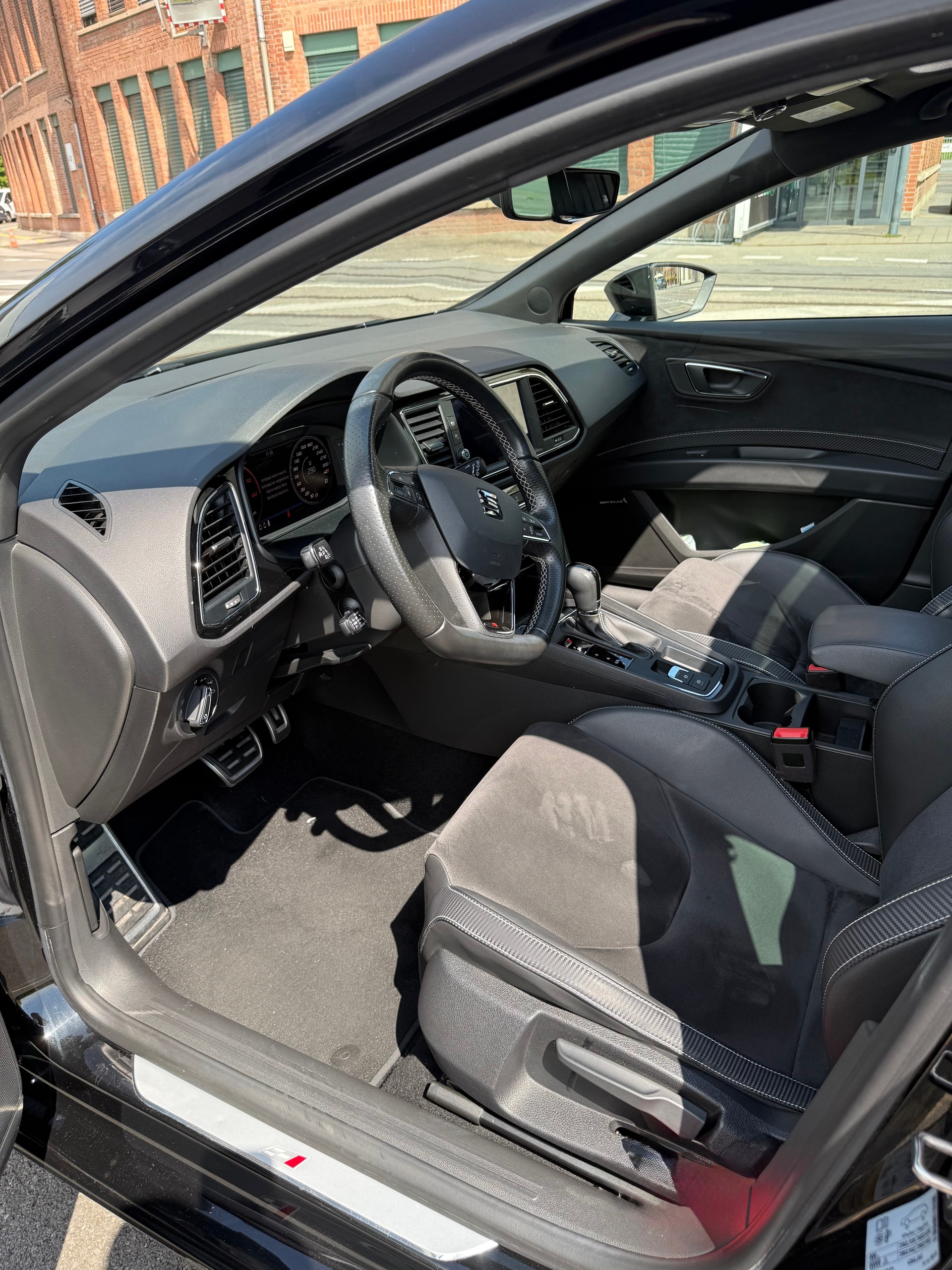 SEAT 2.0 TSI 300 Cupra DSG-image-4