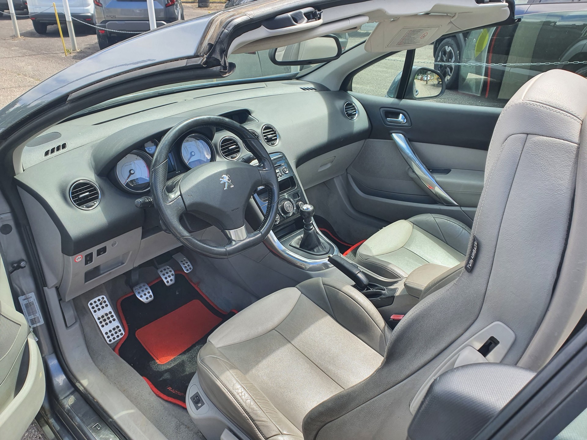 PEUGEOT cabrio-image-7