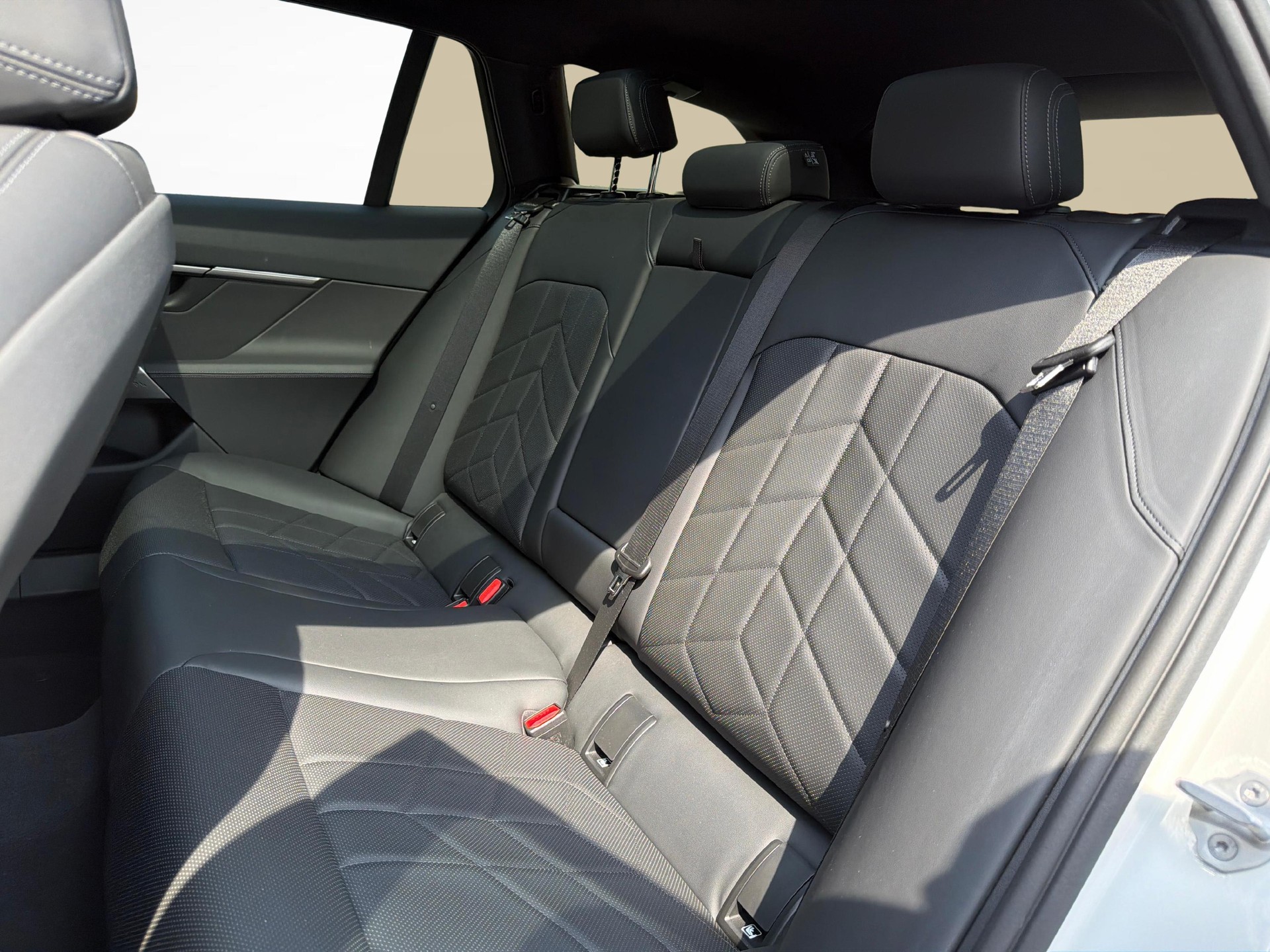 BMW 520d xDrive Touring-image-19