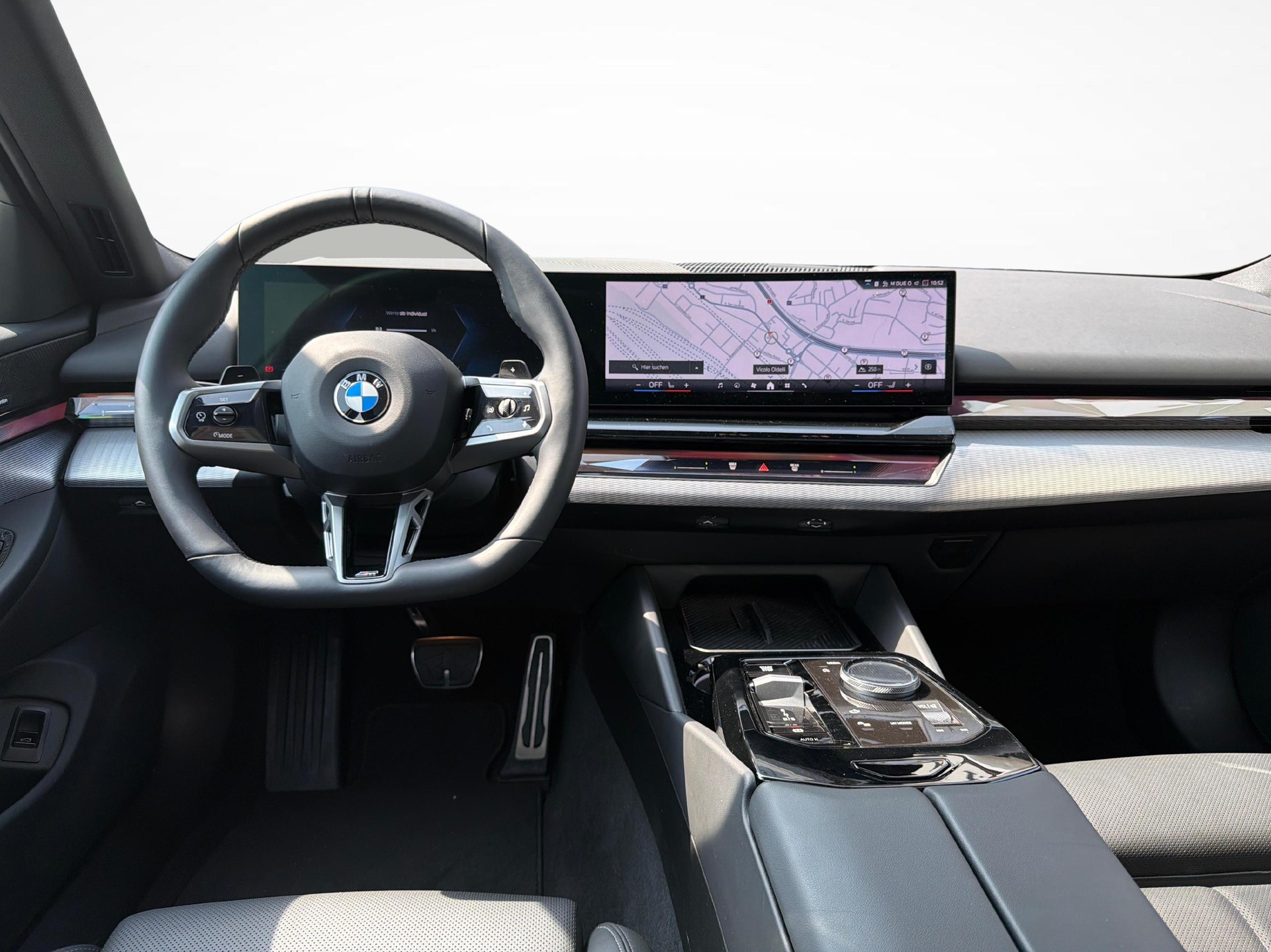 BMW 520d xDrive Touring-image-12