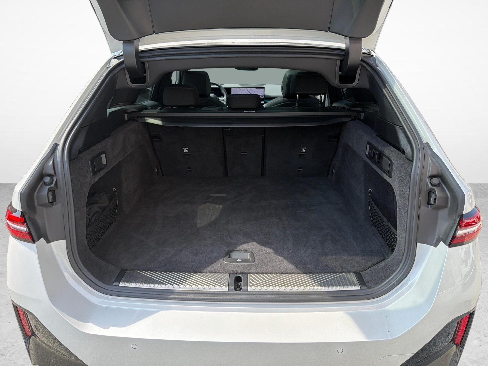 BMW 520d xDrive Touring-image-21