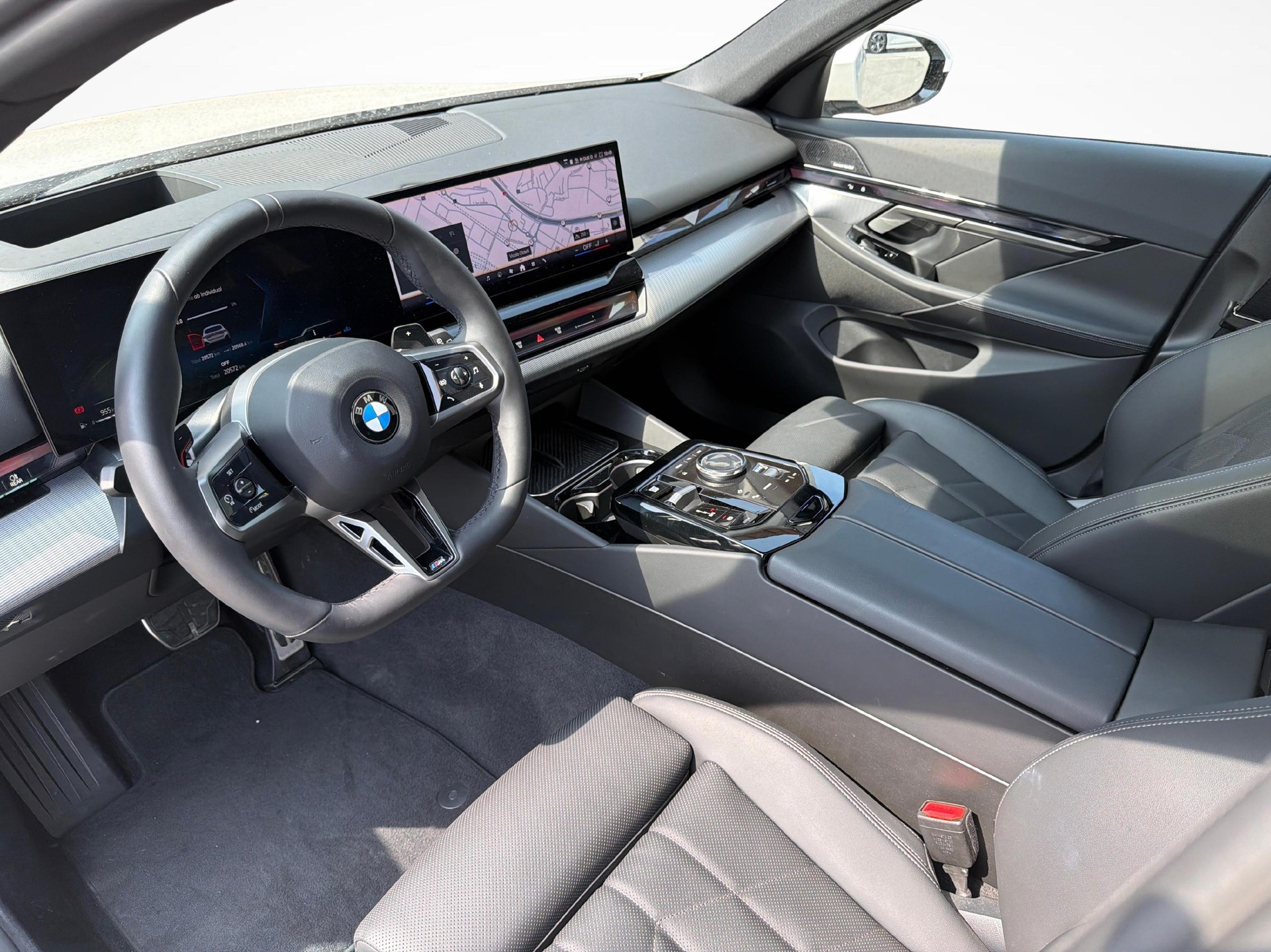BMW 520d xDrive Touring-image-11