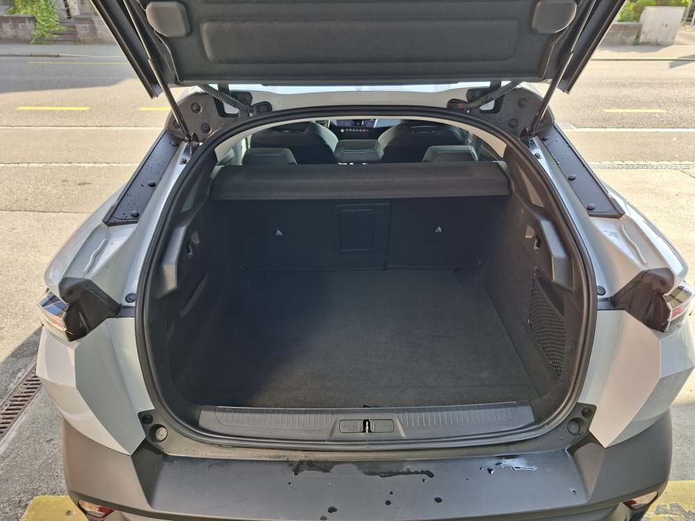 PEUGEOT 408 1.2 Hybrid Allure-image-8
