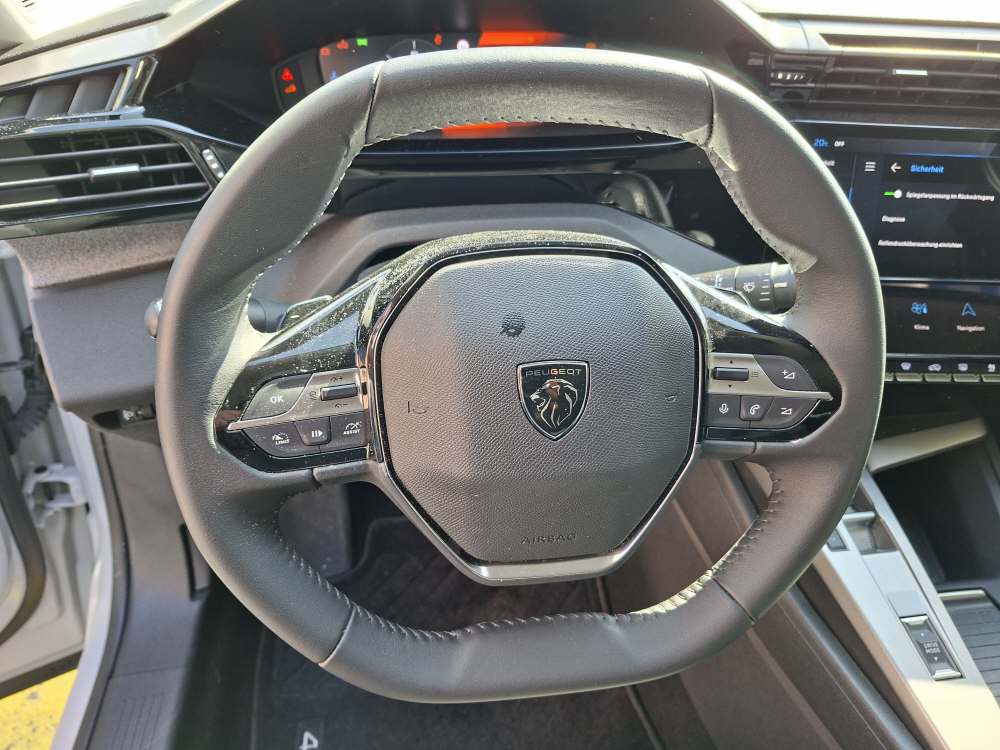 PEUGEOT 408 1.2 Hybrid Allure-image-12