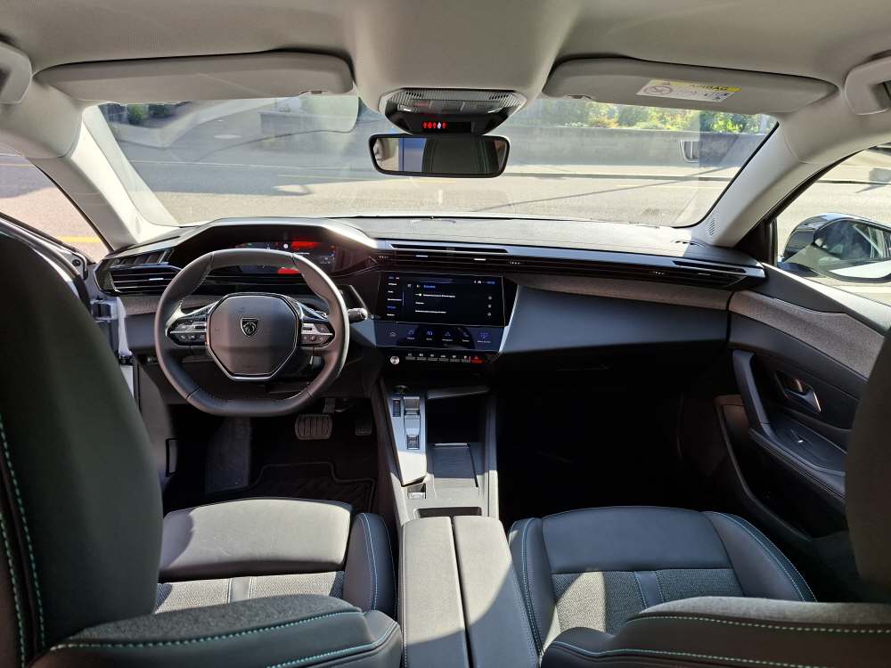 PEUGEOT 408 1.2 Hybrid Allure-image-11