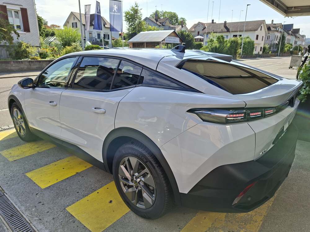 PEUGEOT 408 1.2 Hybrid Allure-image-19
