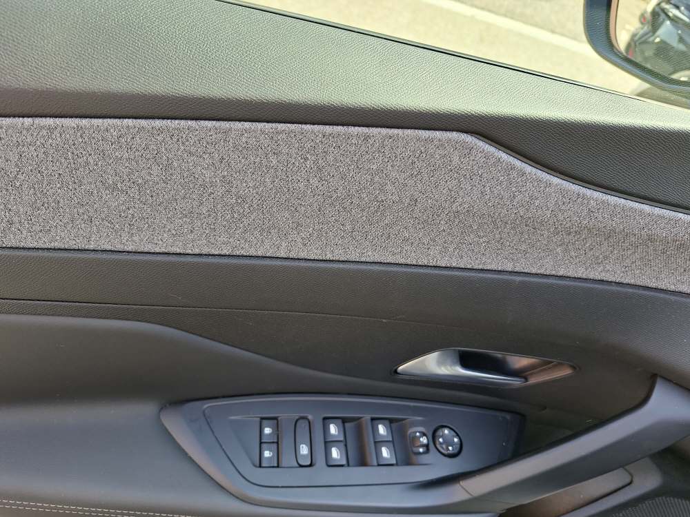 PEUGEOT 408 1.2 Hybrid Allure-image-10