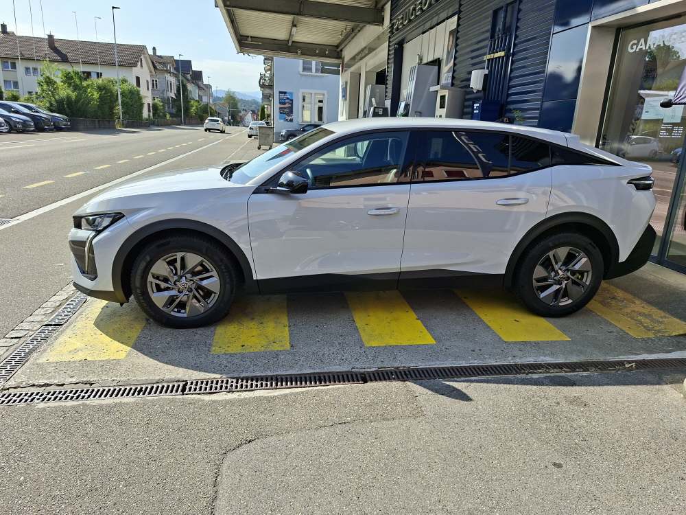 PEUGEOT 408 1.2 Hybrid Allure-image-3