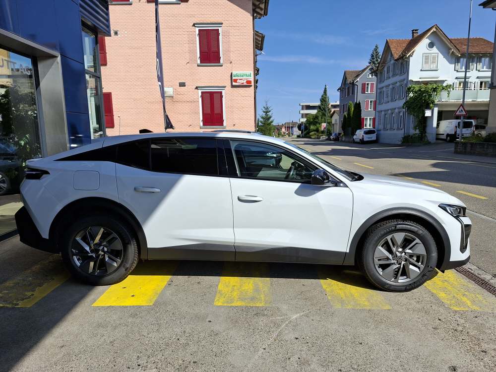 PEUGEOT 408 1.2 Hybrid Allure-image-5