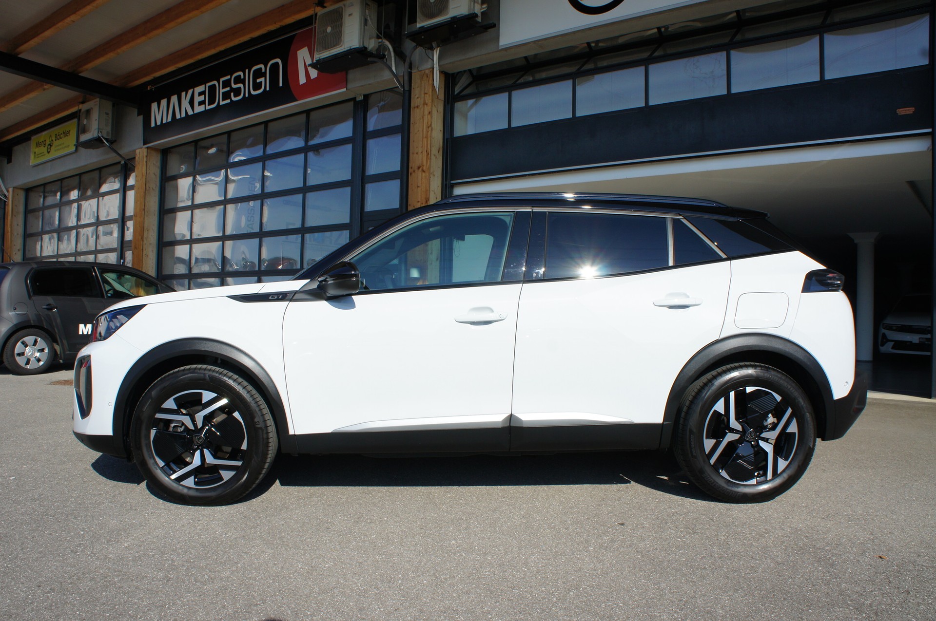 PEUGEOT 2008 1.2 145 MHEV GT-image-1