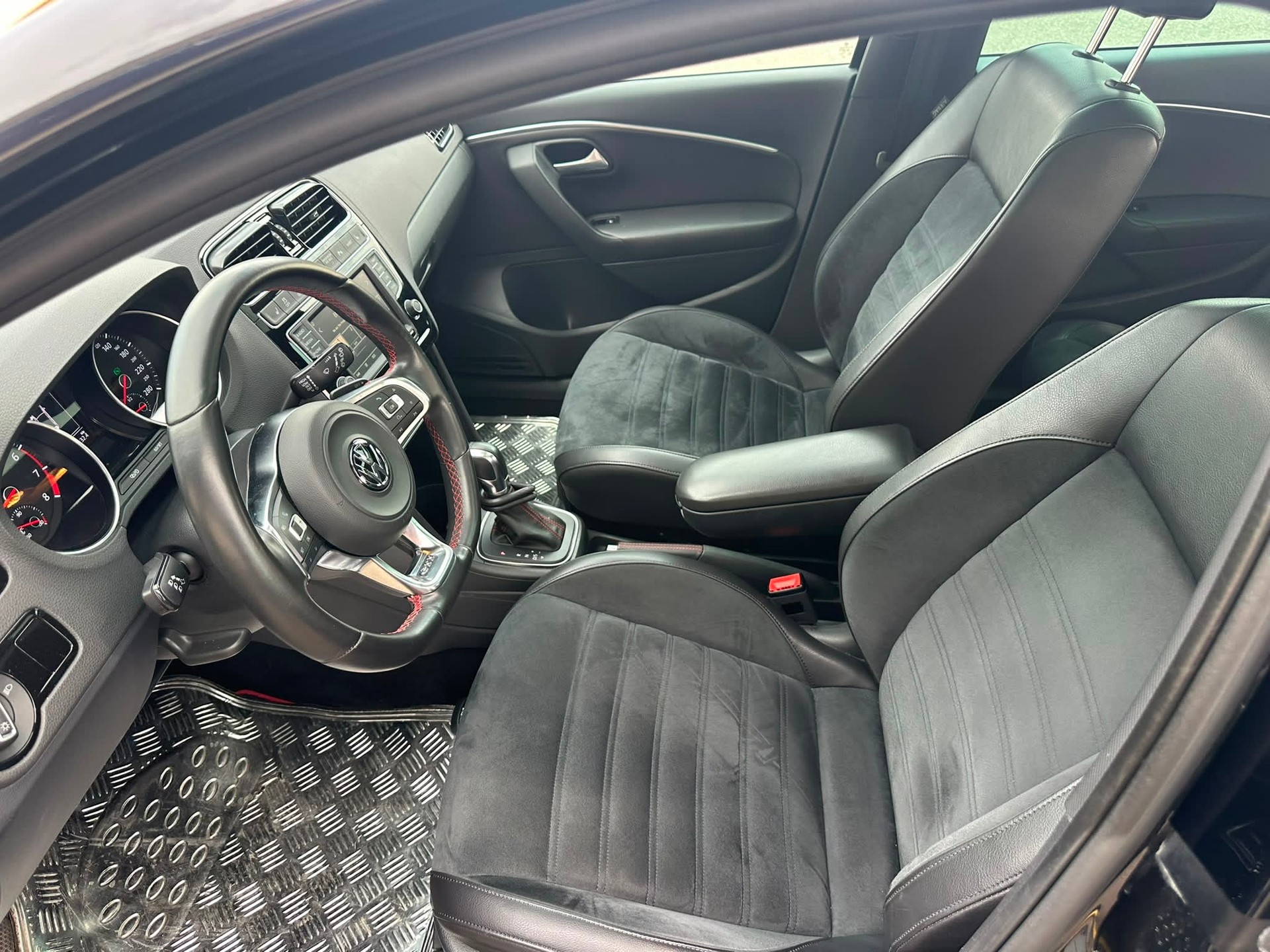 VW Polo 1.8 TSI GTI DSG-image-6