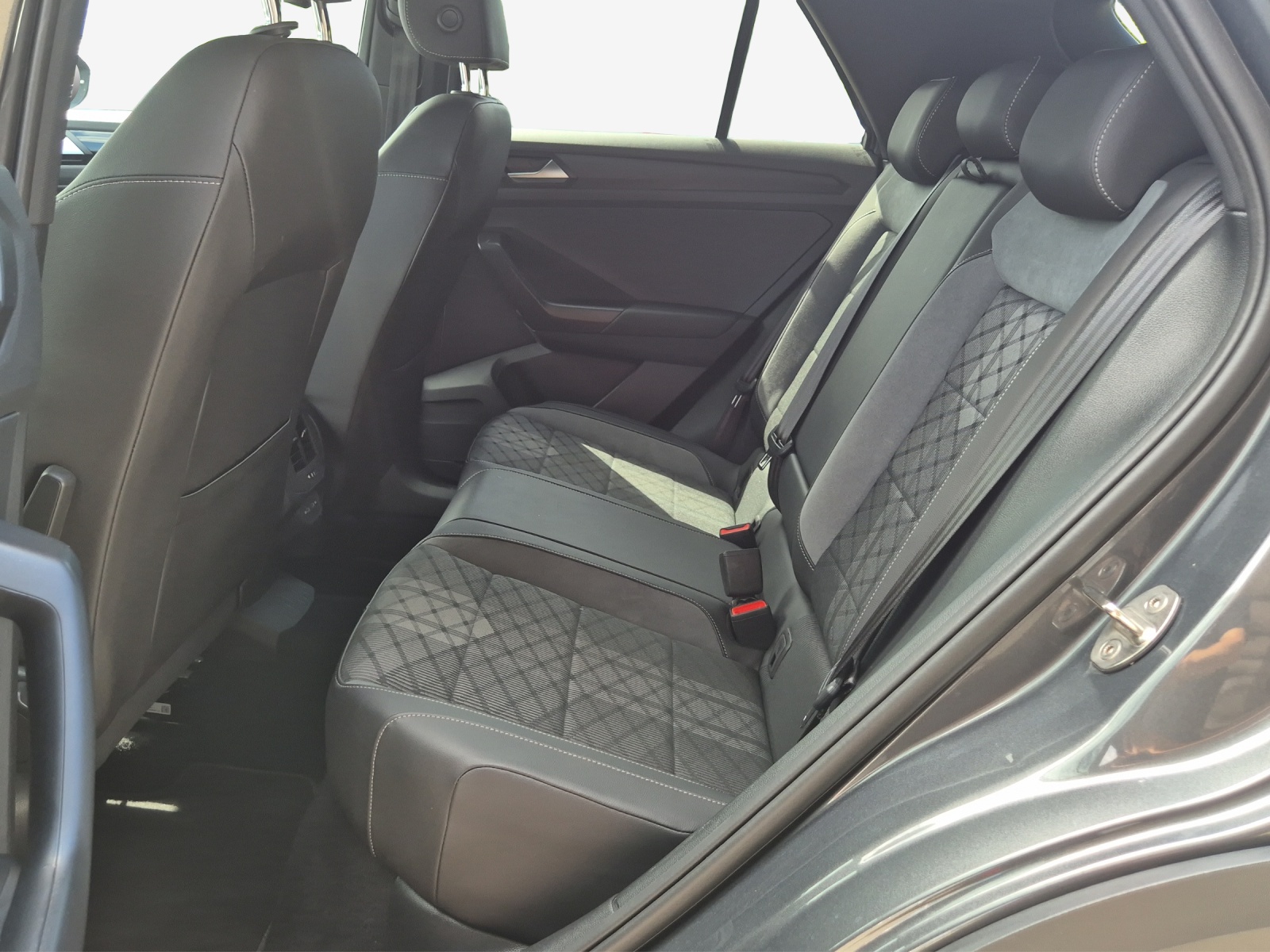 VW T-Roc 2.0 TSI R-Line DSG 4Motion-image-11