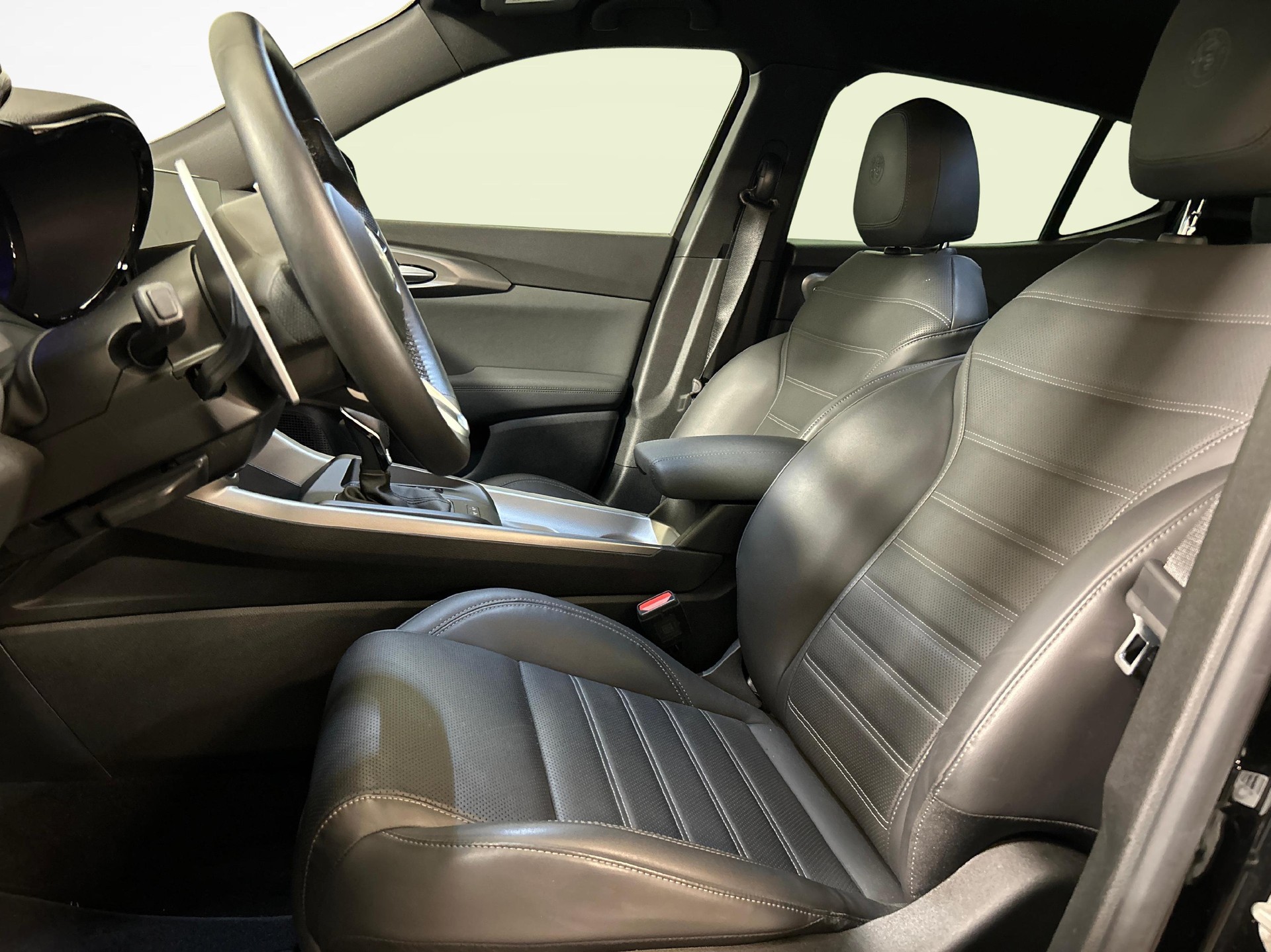 ALFA ROMEO Tonale 1.3 Plug-in Hybrid Veloce Q4-image-2