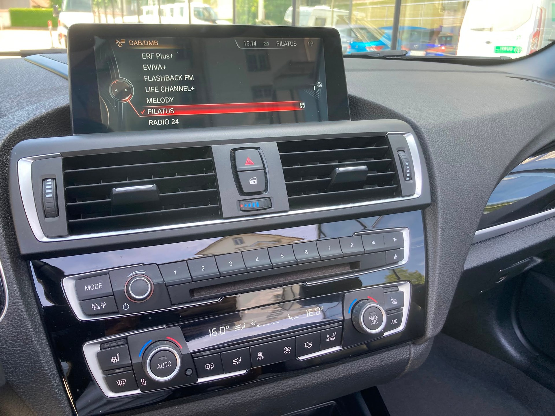 BMW M235i xDrive Steptronic-image-12