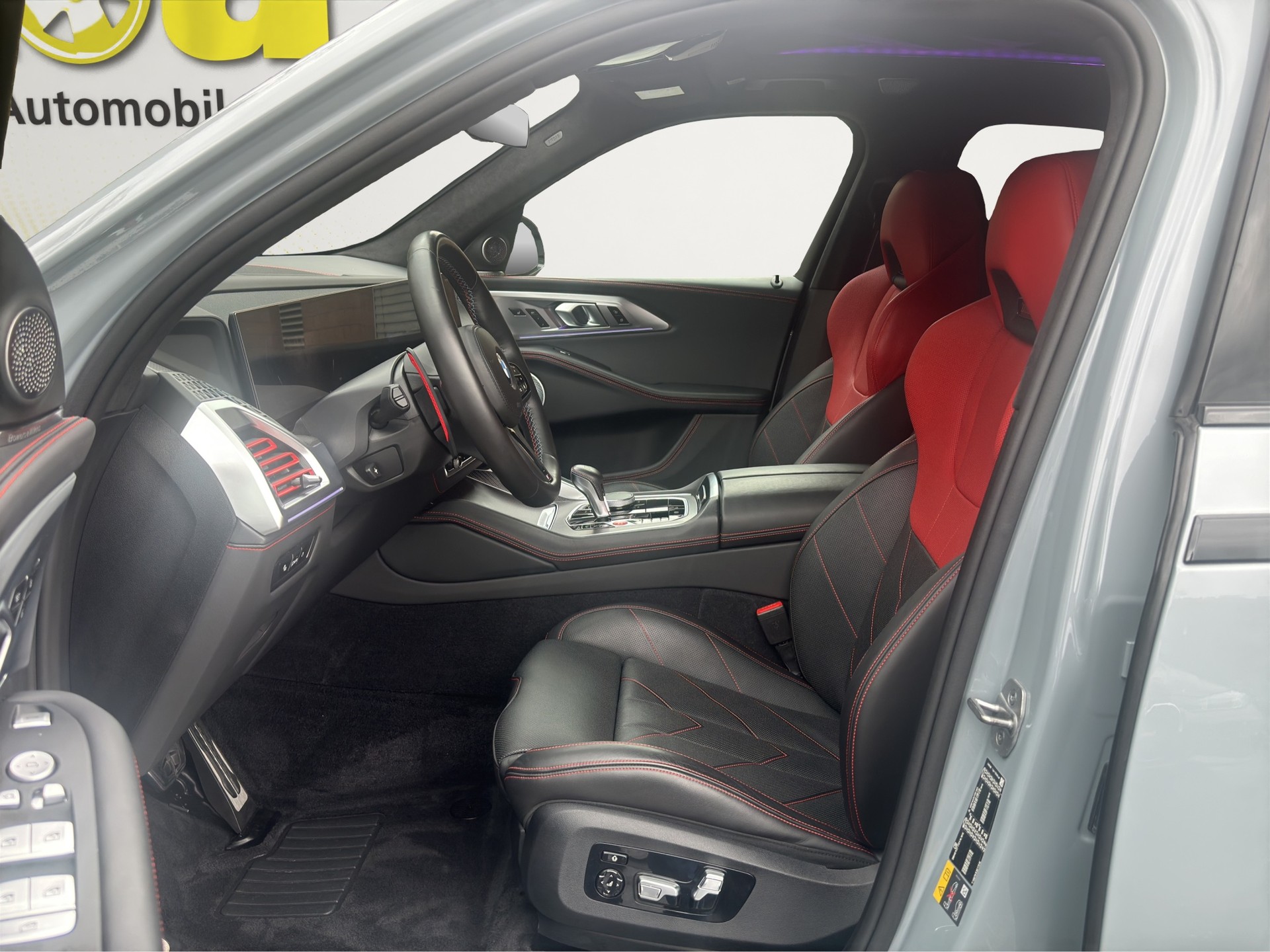 BMW XM xDrive PHEV Label (CH) INDIVIDUAL M Driver's Package-image-11