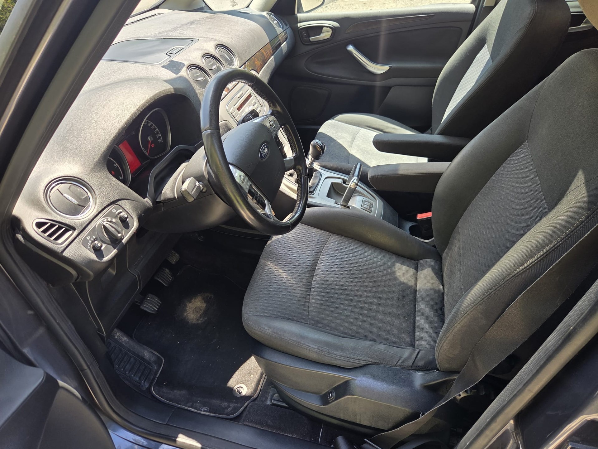 FORD Galaxy 2.0 TDCi Titanium-image-9