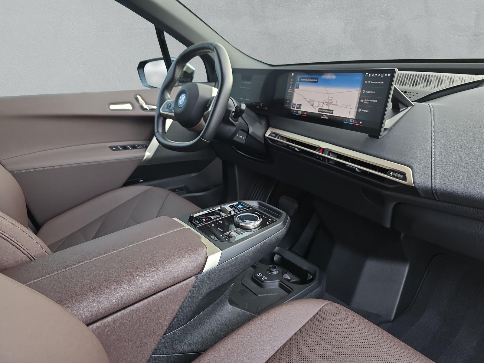 BMW iX xDrive40 M Sport i20 (CH) AHK 2.5T ** Action de Leasing à 0.9% **-image-15