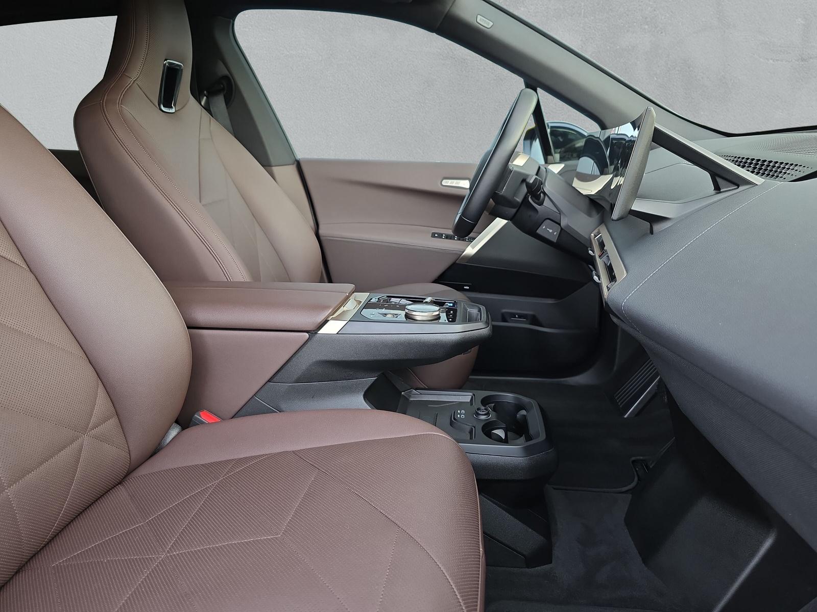 BMW iX xDrive40 M Sport i20 (CH) AHK 2.5T ** Action de Leasing à 0.9% **-image-14