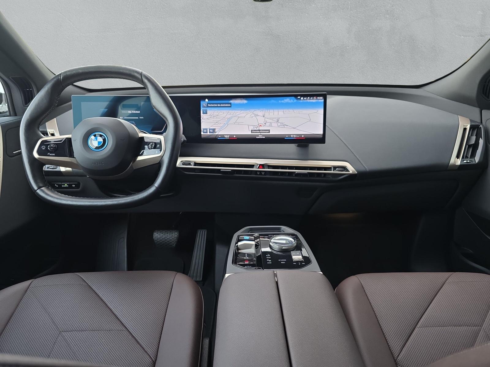 BMW iX xDrive40 M Sport i20 (CH) AHK 2.5T ** Action de Leasing à 0.9% **-image-17