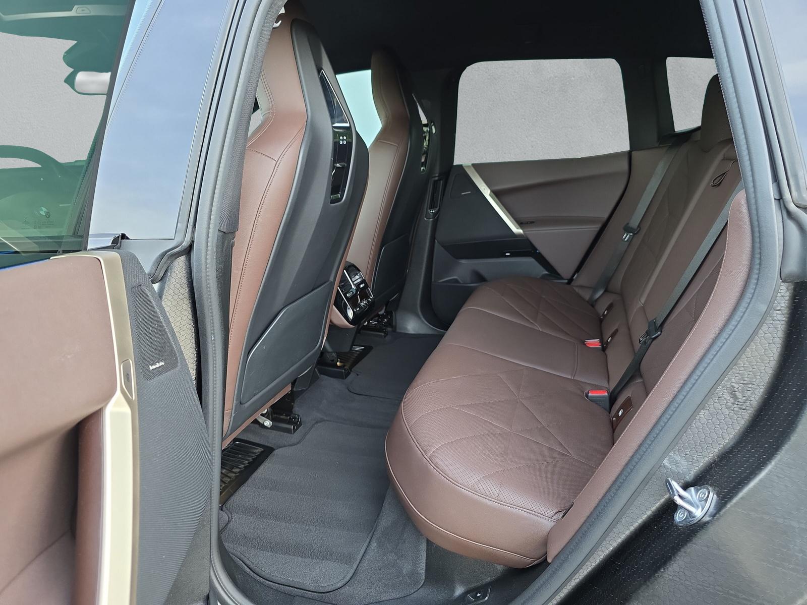 BMW iX xDrive40 M Sport i20 (CH) AHK 2.5T ** Action de Leasing à 0.9% **-image-16
