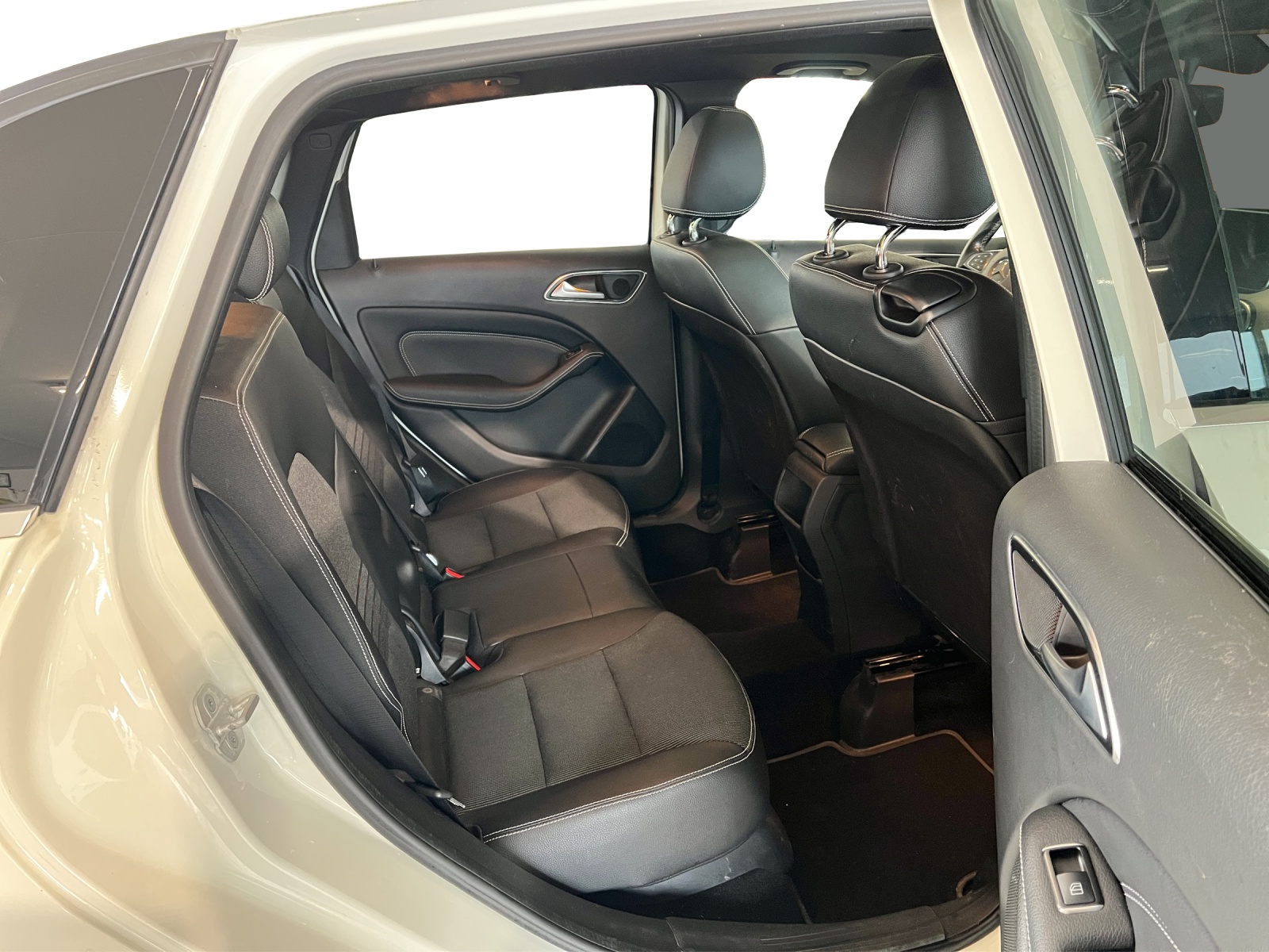 MERCEDES-BENZ B 200 Urban 7G-DCT-image-9