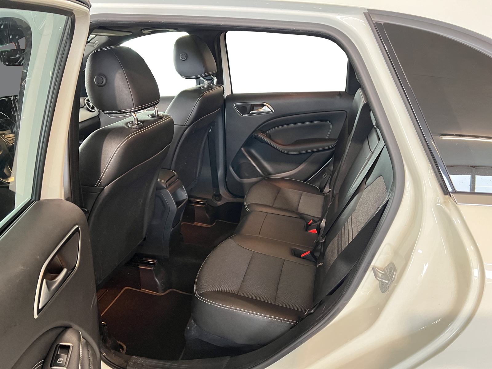 MERCEDES-BENZ B 200 Urban 7G-DCT-image-12