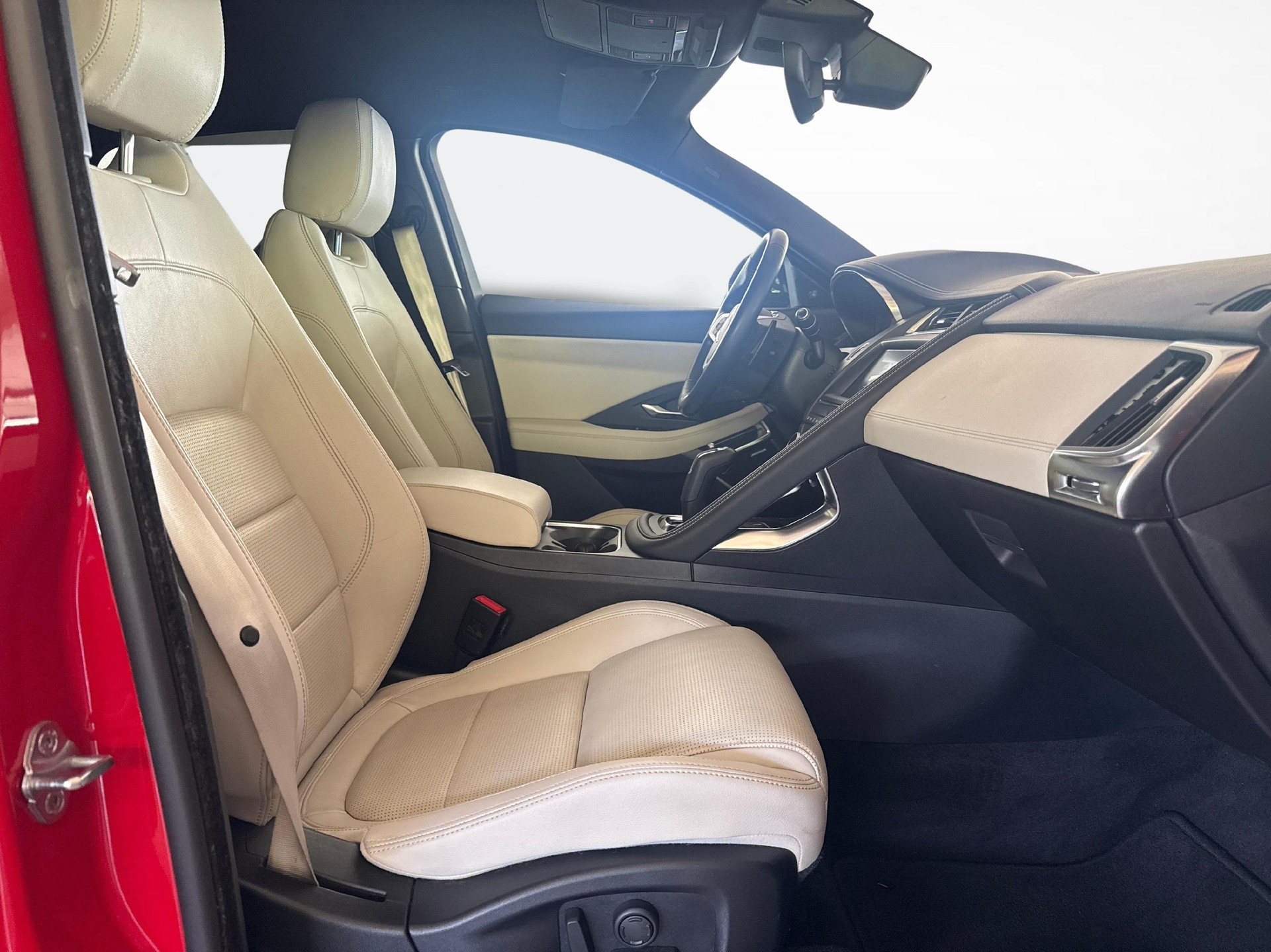 JAGUAR E-Pace 2.0 D 180 R-Dynamic SE AWD-image-9