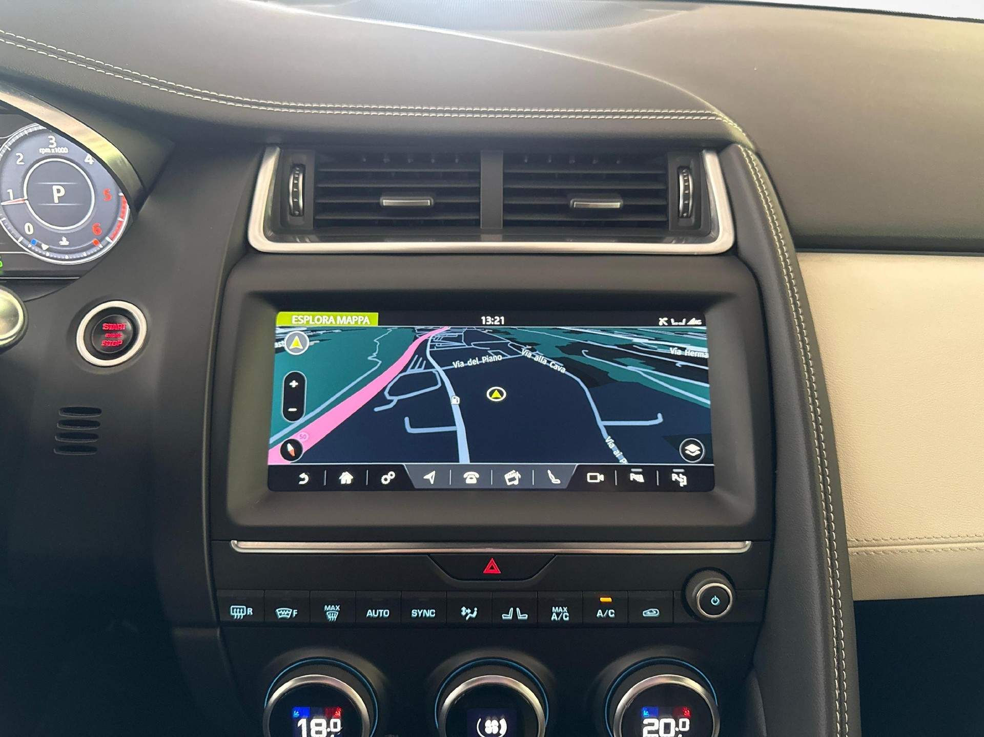 JAGUAR E-Pace 2.0 D 180 R-Dynamic SE AWD-image-12
