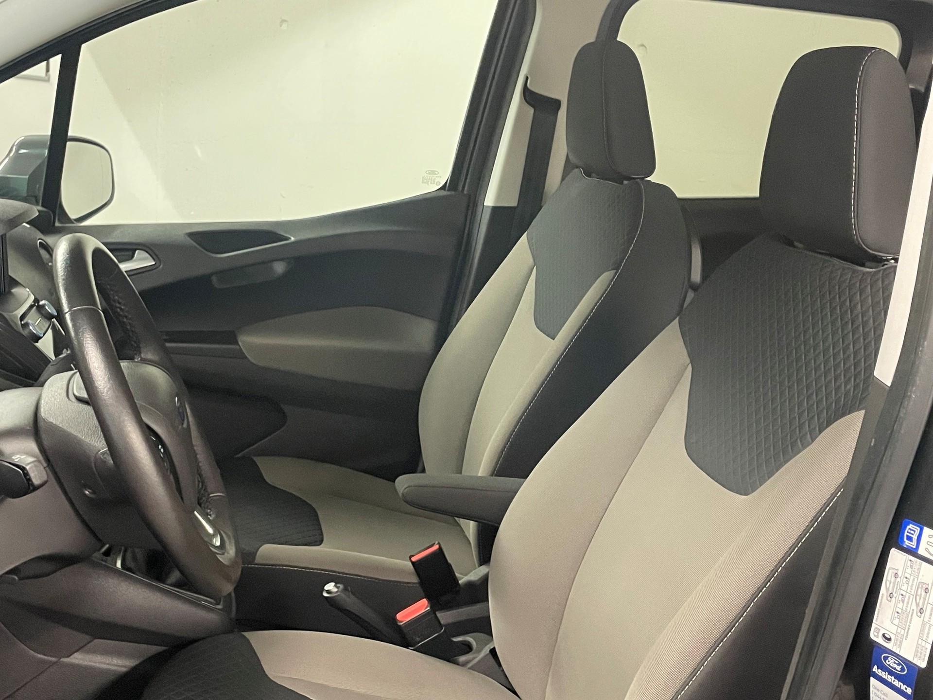 FORD Tourneo Courier 1.0 SCTi Titanium-image-12