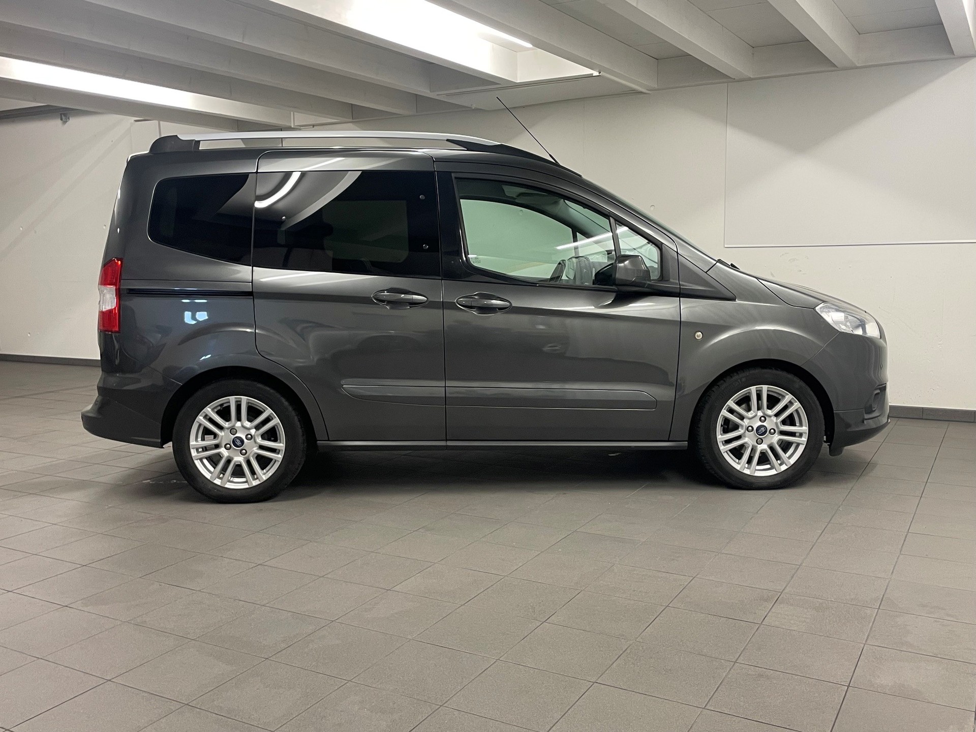 FORD Tourneo Courier 1.0 SCTi Titanium-image-3