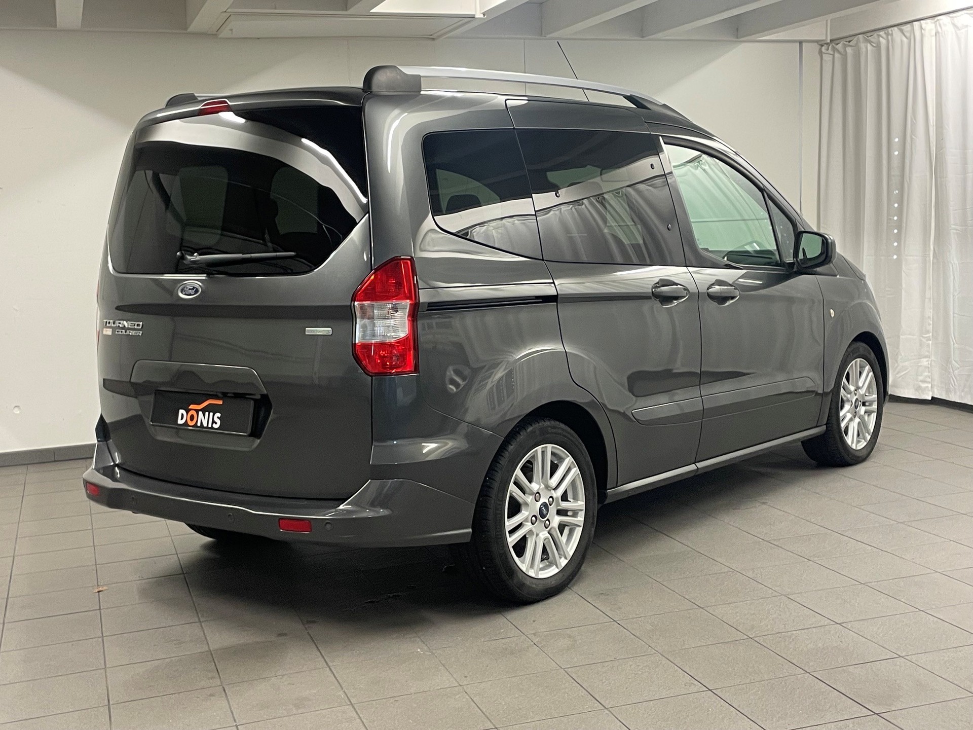 FORD Tourneo Courier 1.0 SCTi Titanium-image-4