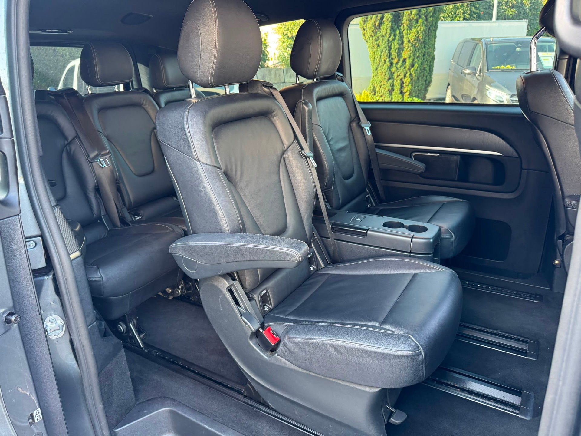 MERCEDES-BENZ V 300 d lang Avantgarde 4Matic 9G-Tronic-image-14