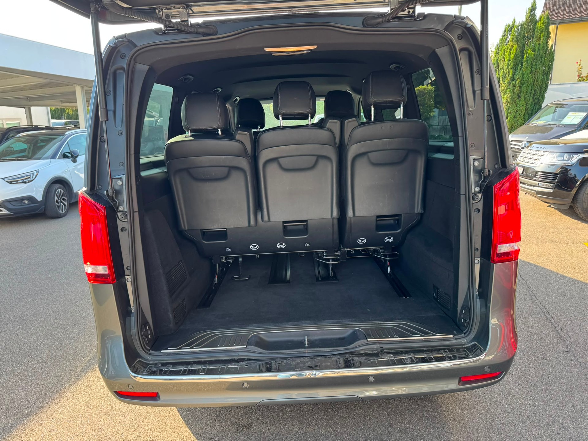 MERCEDES-BENZ V 300 d lang Avantgarde 4Matic 9G-Tronic-image-6