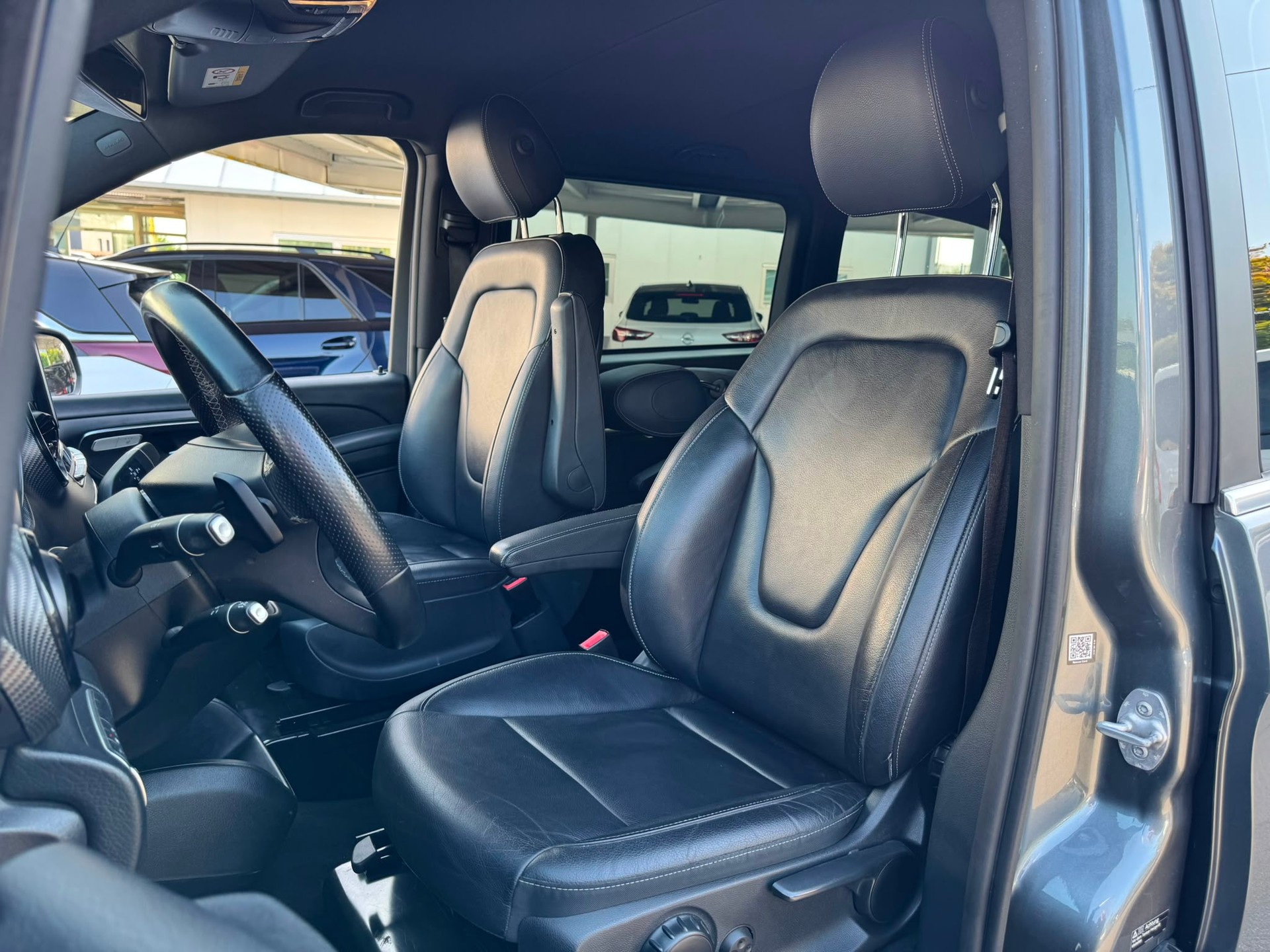 MERCEDES-BENZ V 300 d lang Avantgarde 4Matic 9G-Tronic-image-12