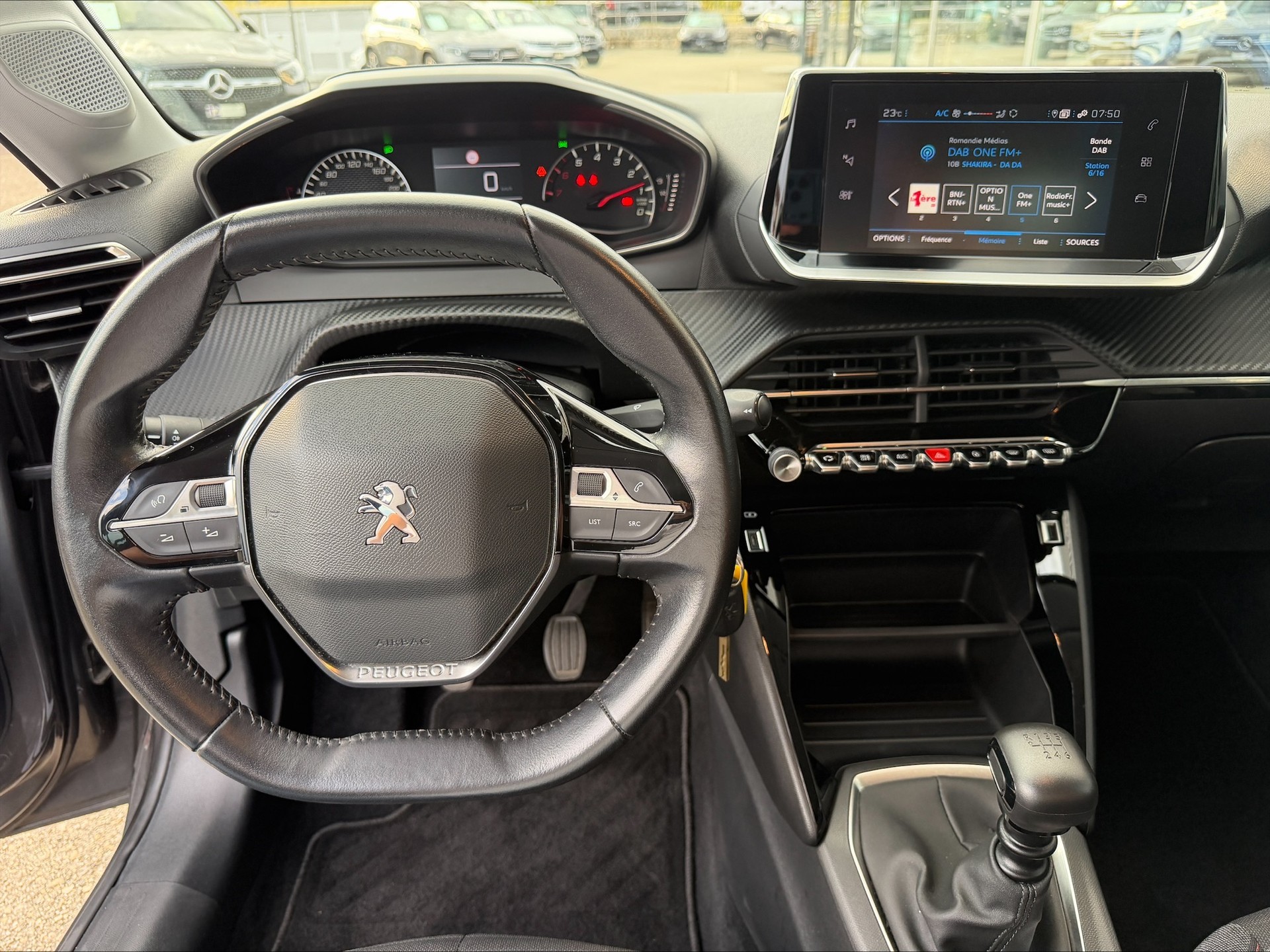 PEUGEOT 208 1.2 PureTech Active-image-5