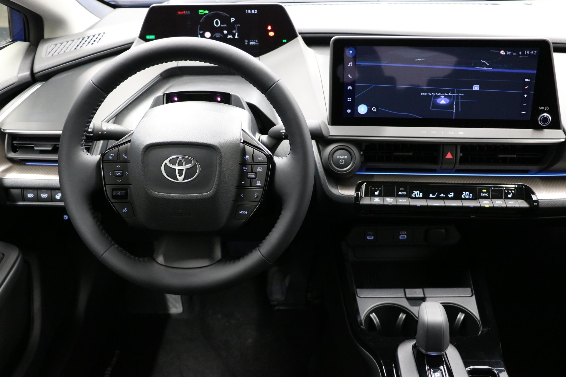 TOYOTA Prius 2.0 Plug-In-Hybrid Style-image-6