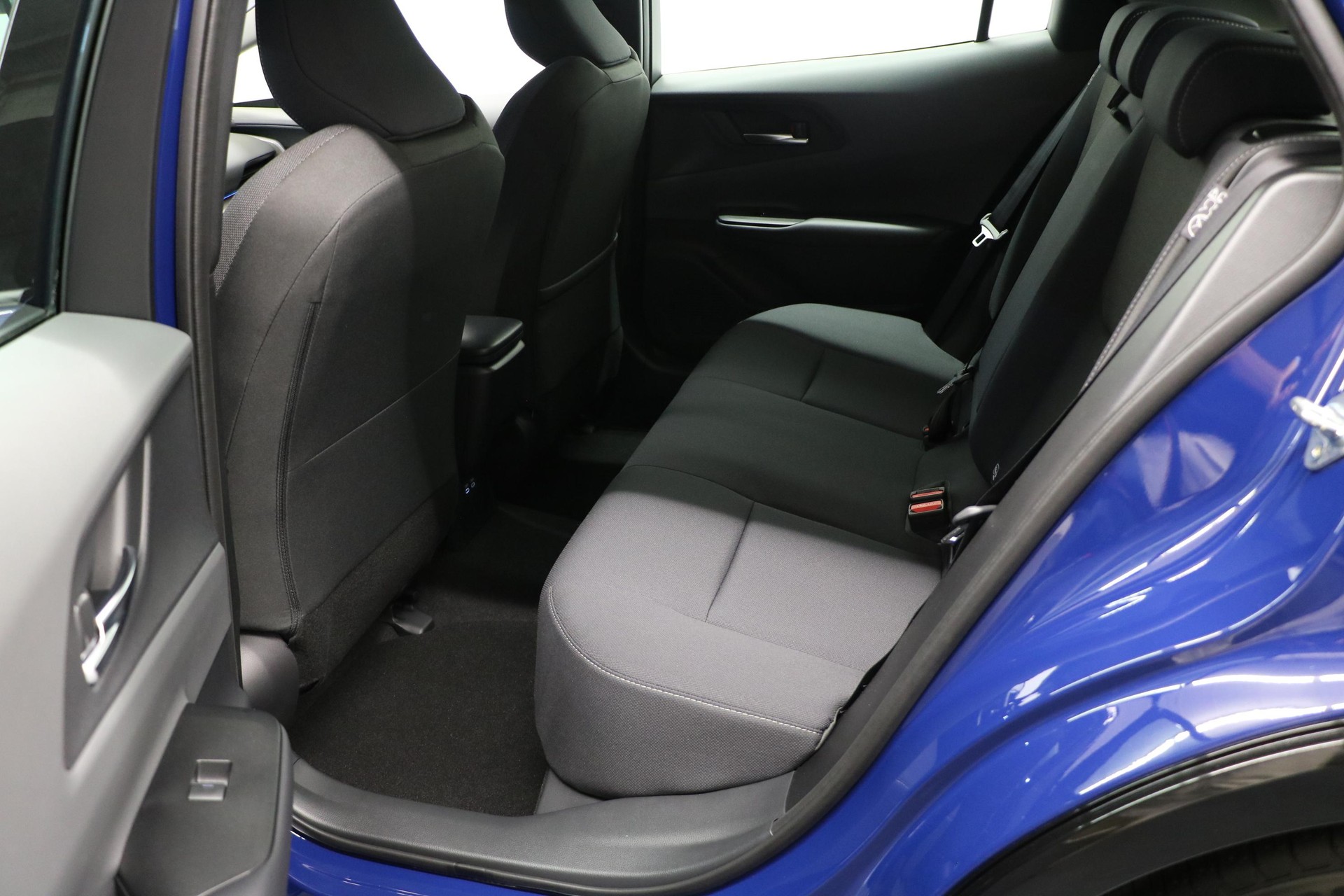 TOYOTA Prius 2.0 Plug-In-Hybrid Style-image-10