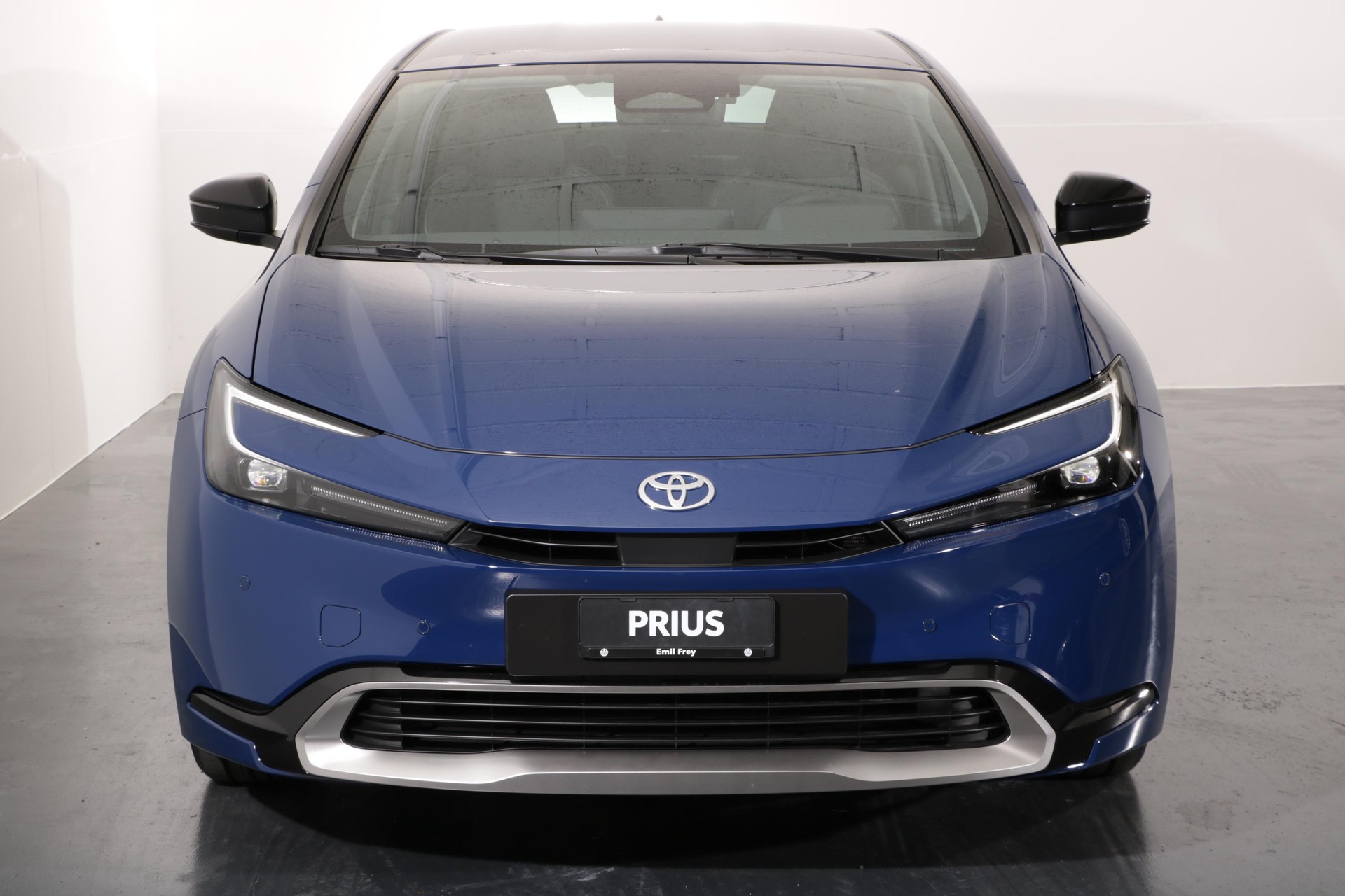 TOYOTA Prius 2.0 Plug-In-Hybrid Style-image-13