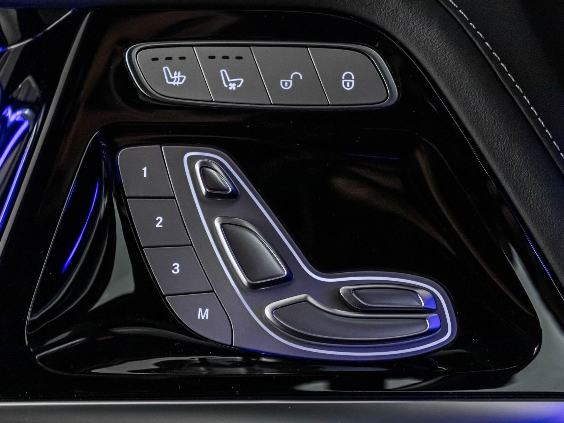 MERCEDES-BENZ G 63 AMG-image-12