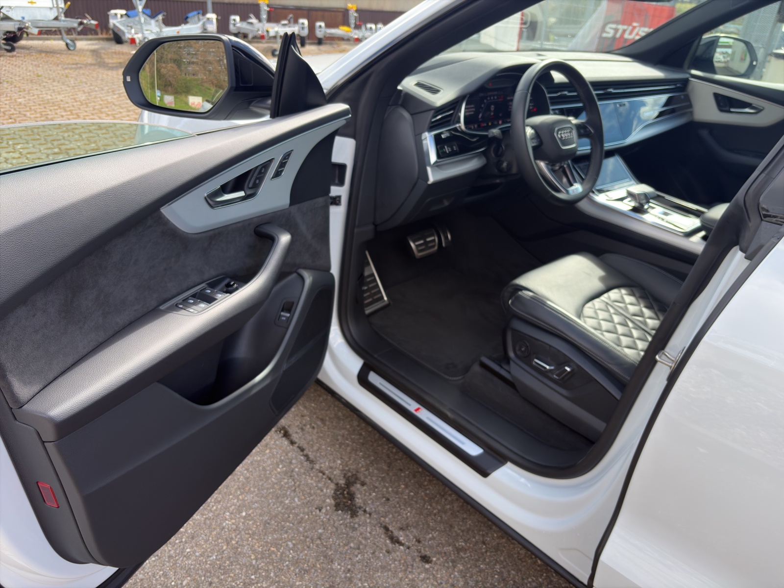 AUDI SQ8 4.0 V8 TFSI quattro T-Tronic-image-4