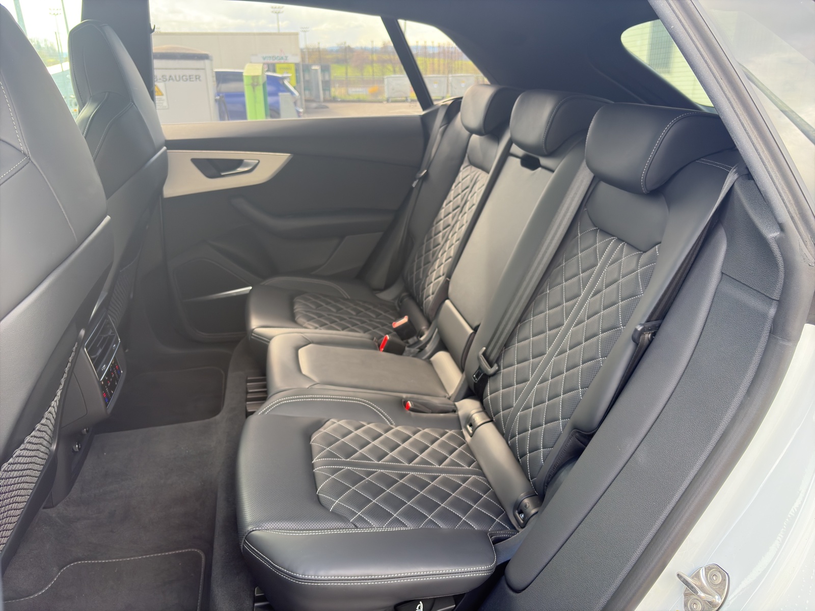 AUDI SQ8 4.0 V8 TFSI quattro T-Tronic-image-7
