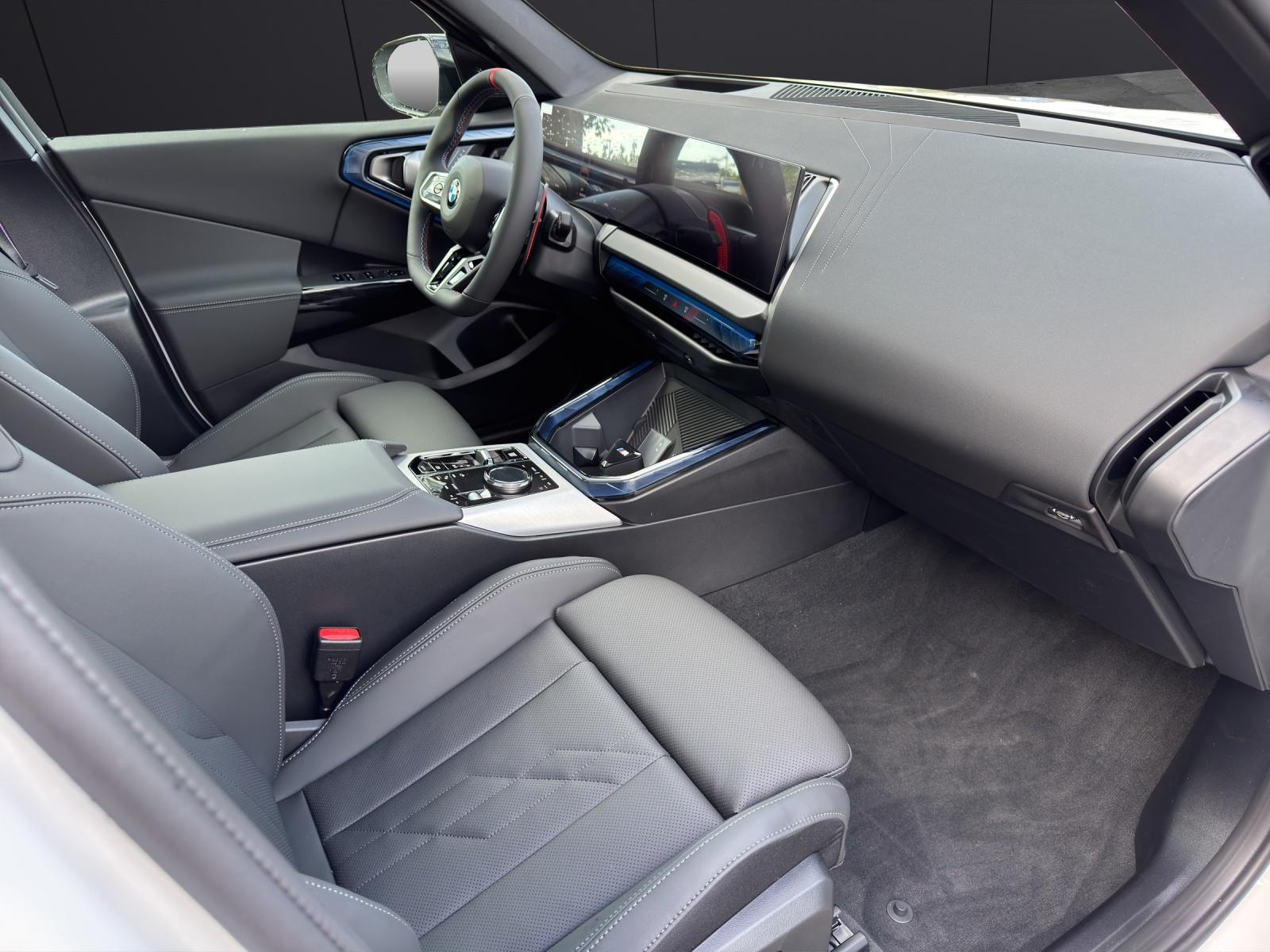 BMW X3 M50i-image-11