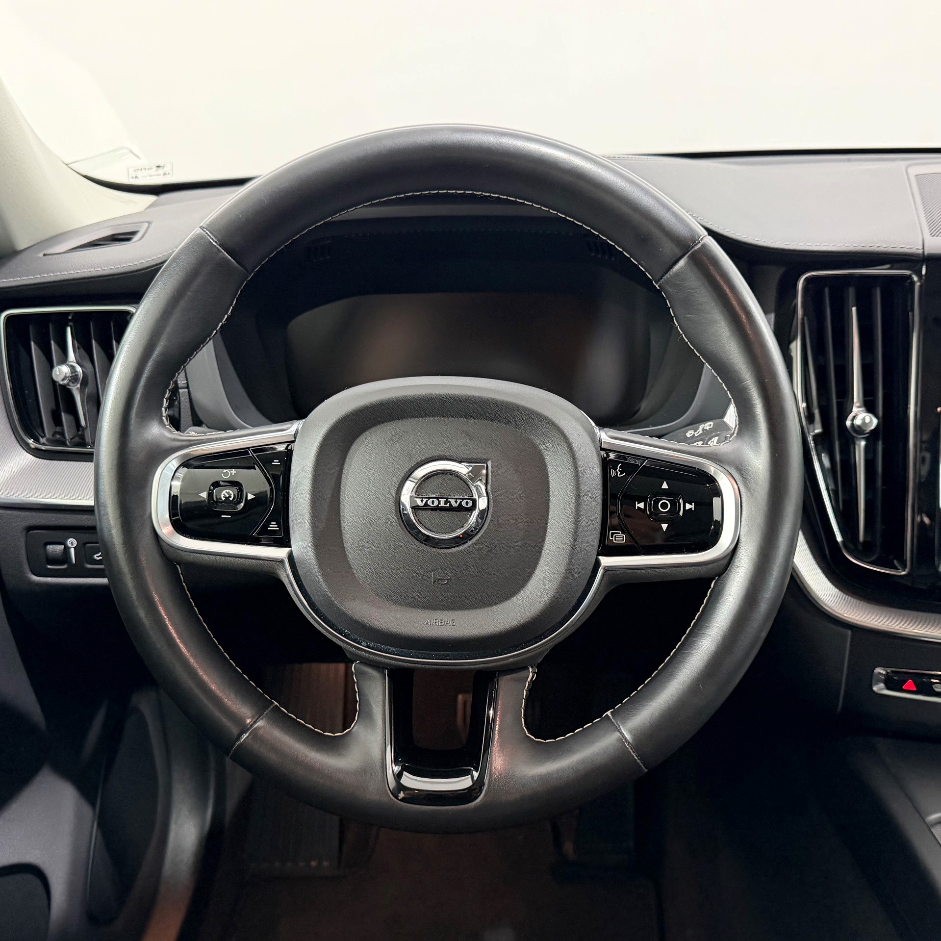 VOLVO XC60 2.0 T8 TE Inscription eAW-image-9